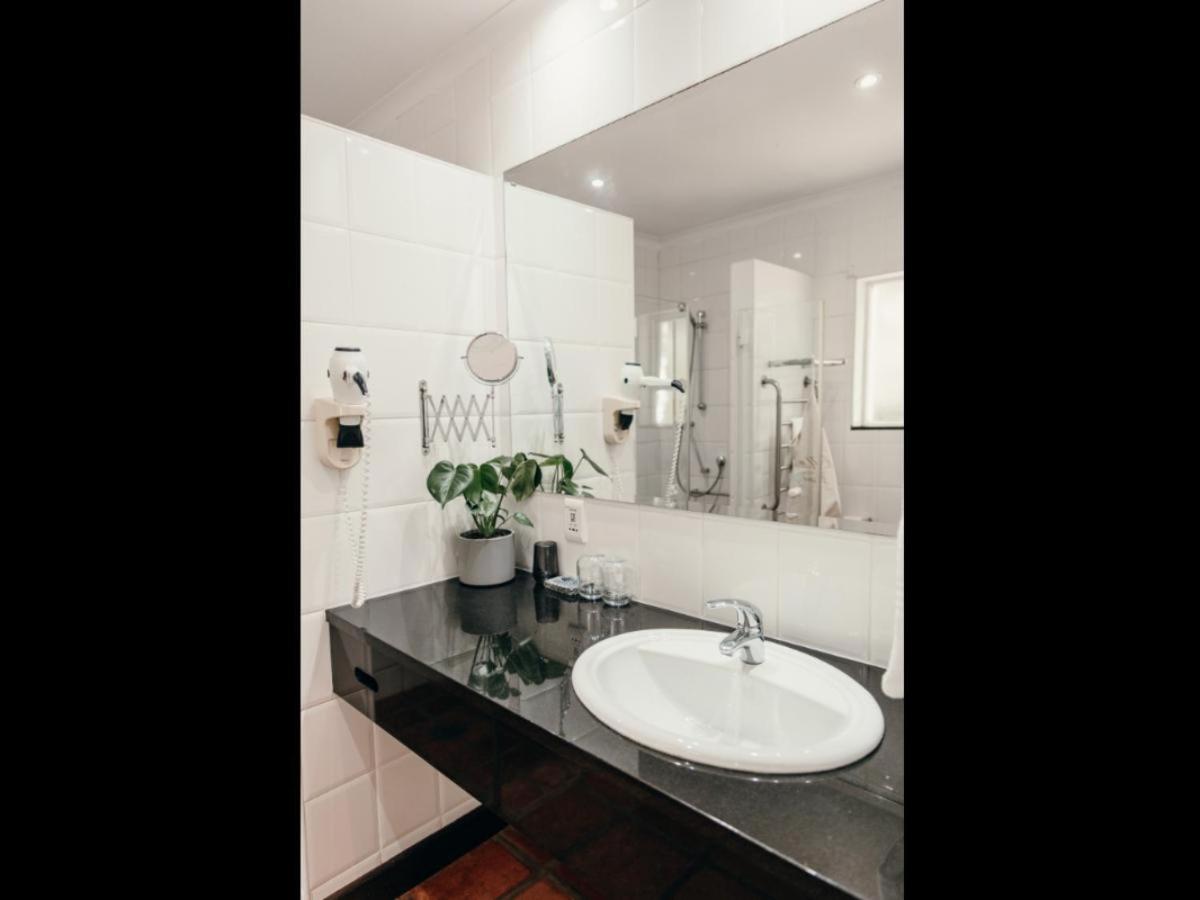 Family Room - Disability Access - Photo 6