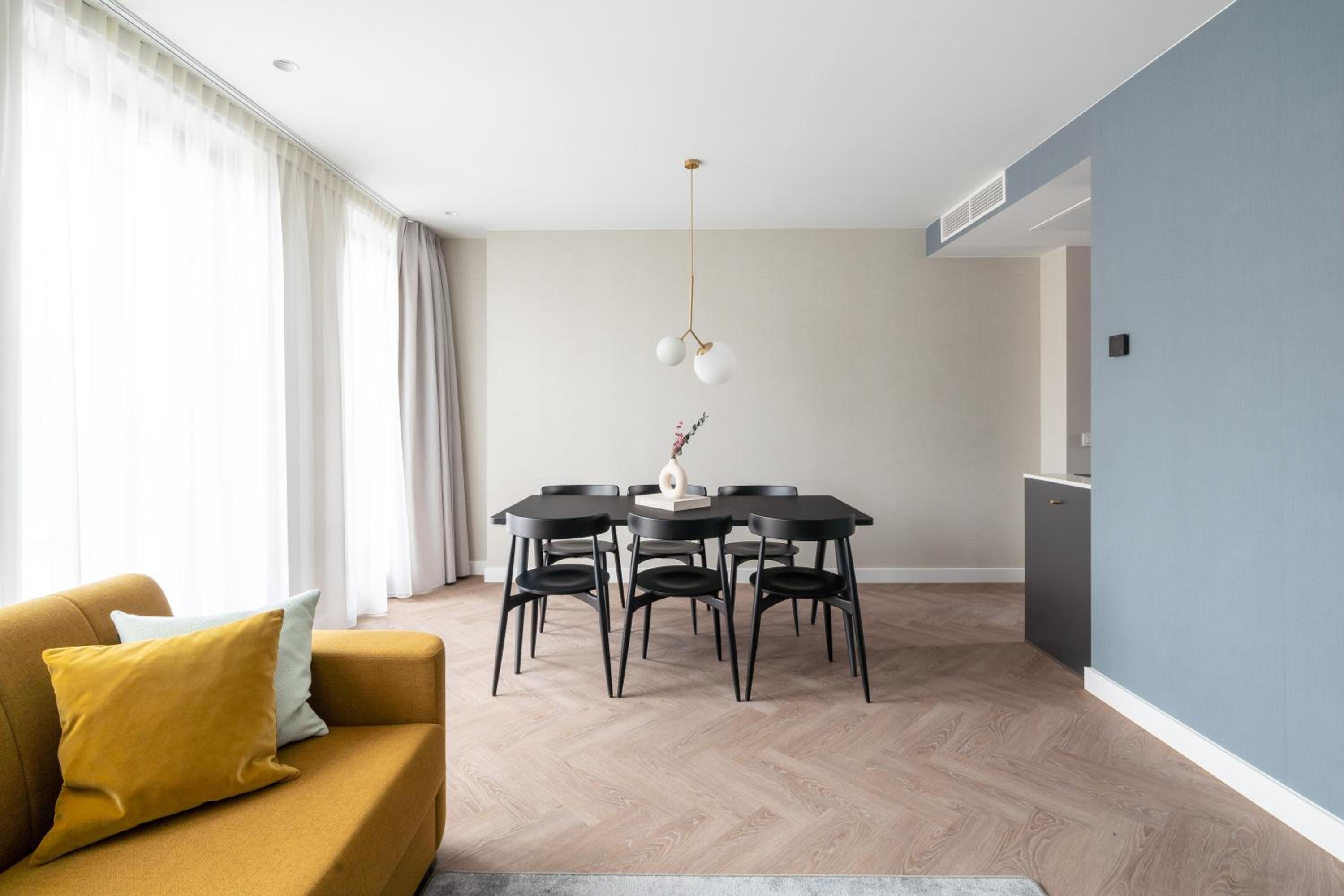 Large 2 Bedroom Apartment with Terrace and Sofa Bed - Photo 10