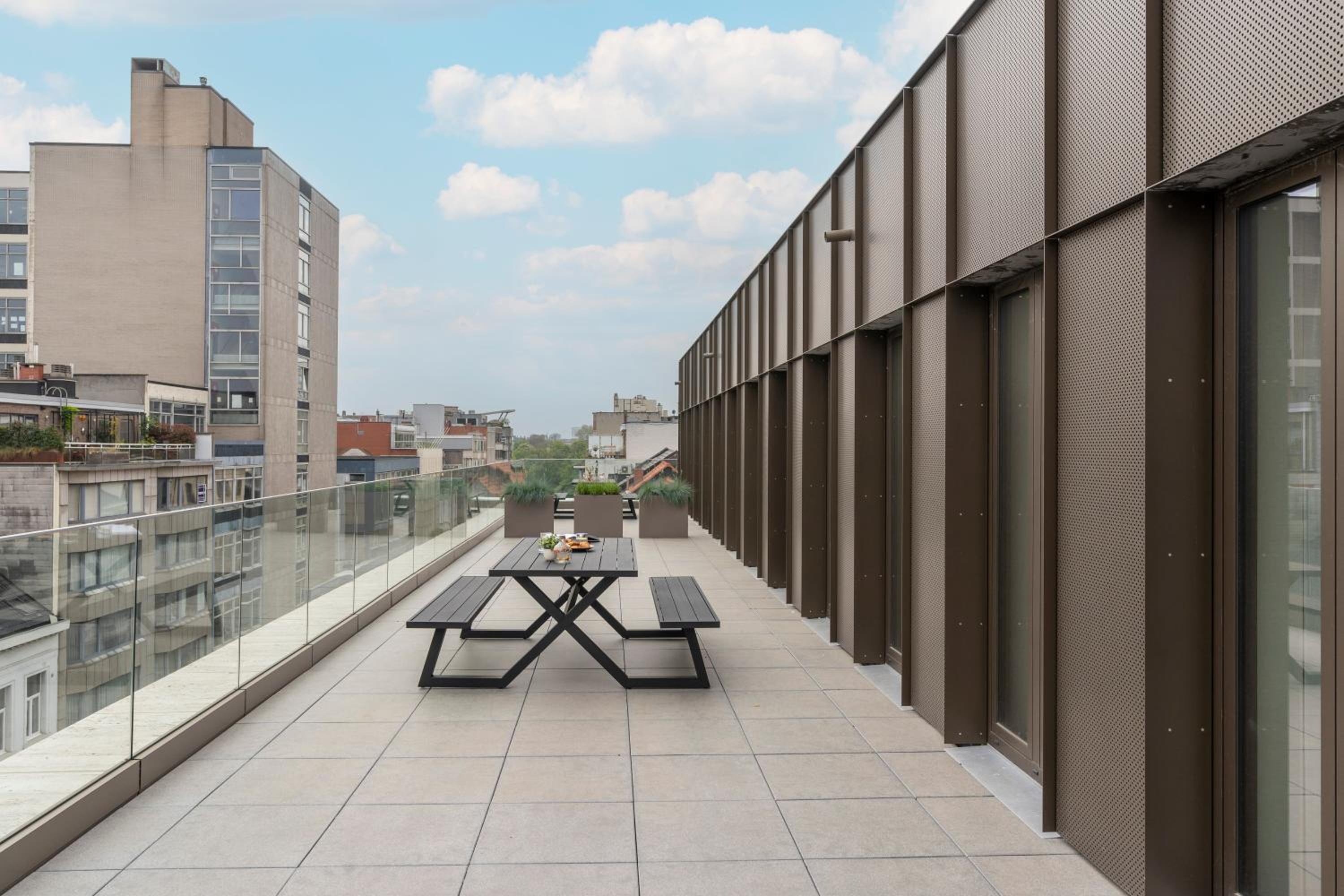 Large 2 Bedroom Apartment with Terrace and Sofa Bed - Photo 8