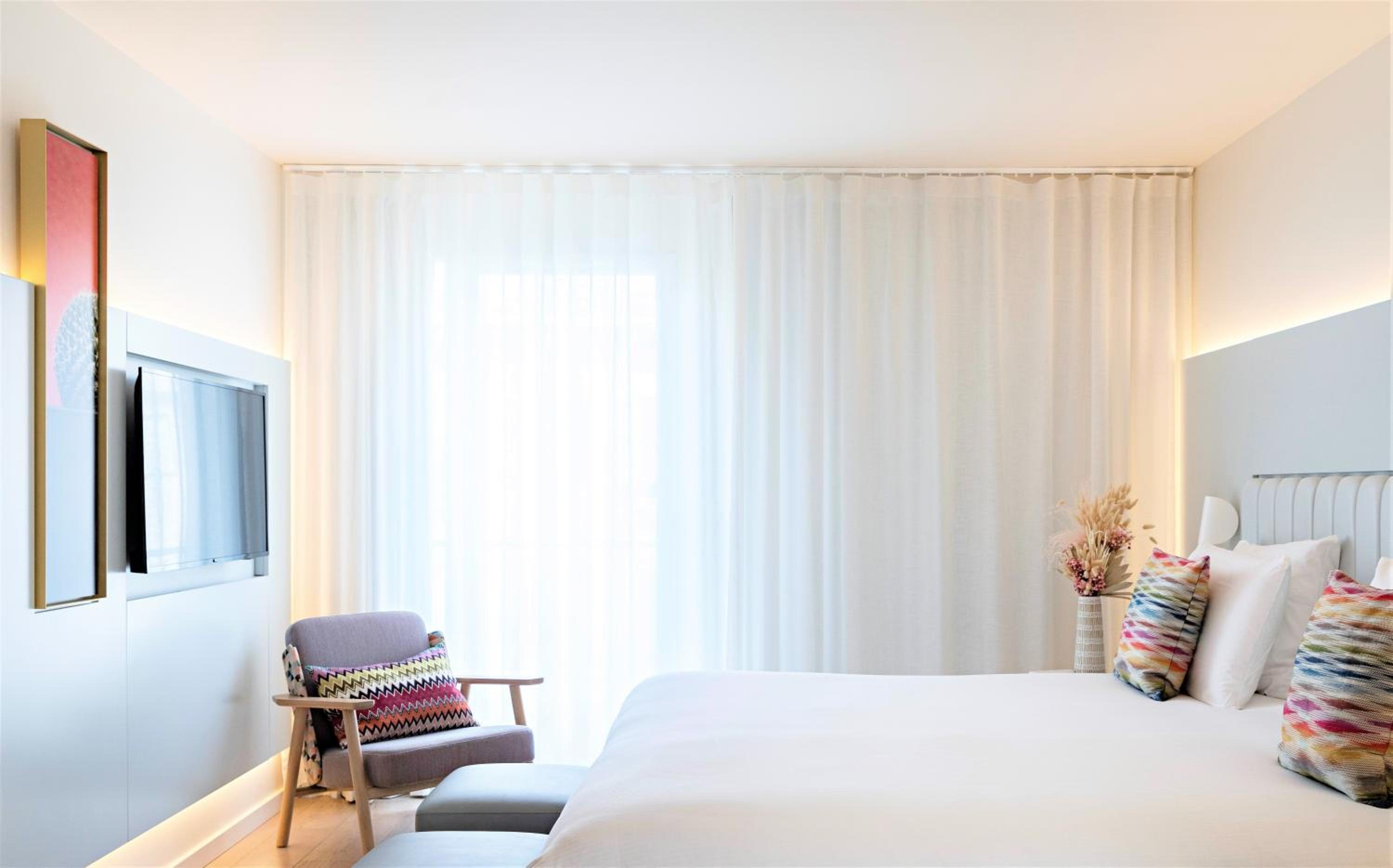 Superior Queen or Twin Room - Photo 8