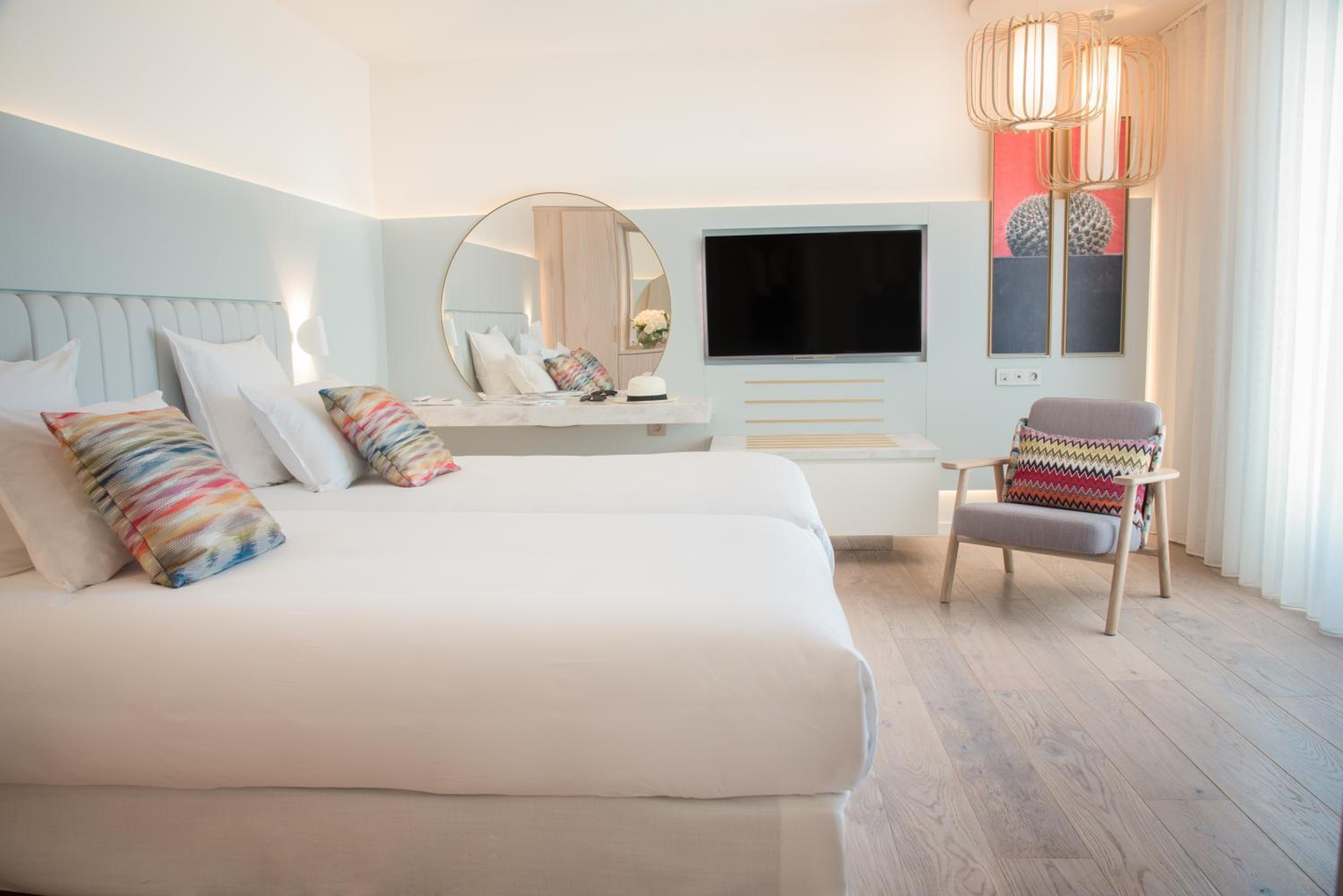 Superior Queen or Twin Room - Photo 4