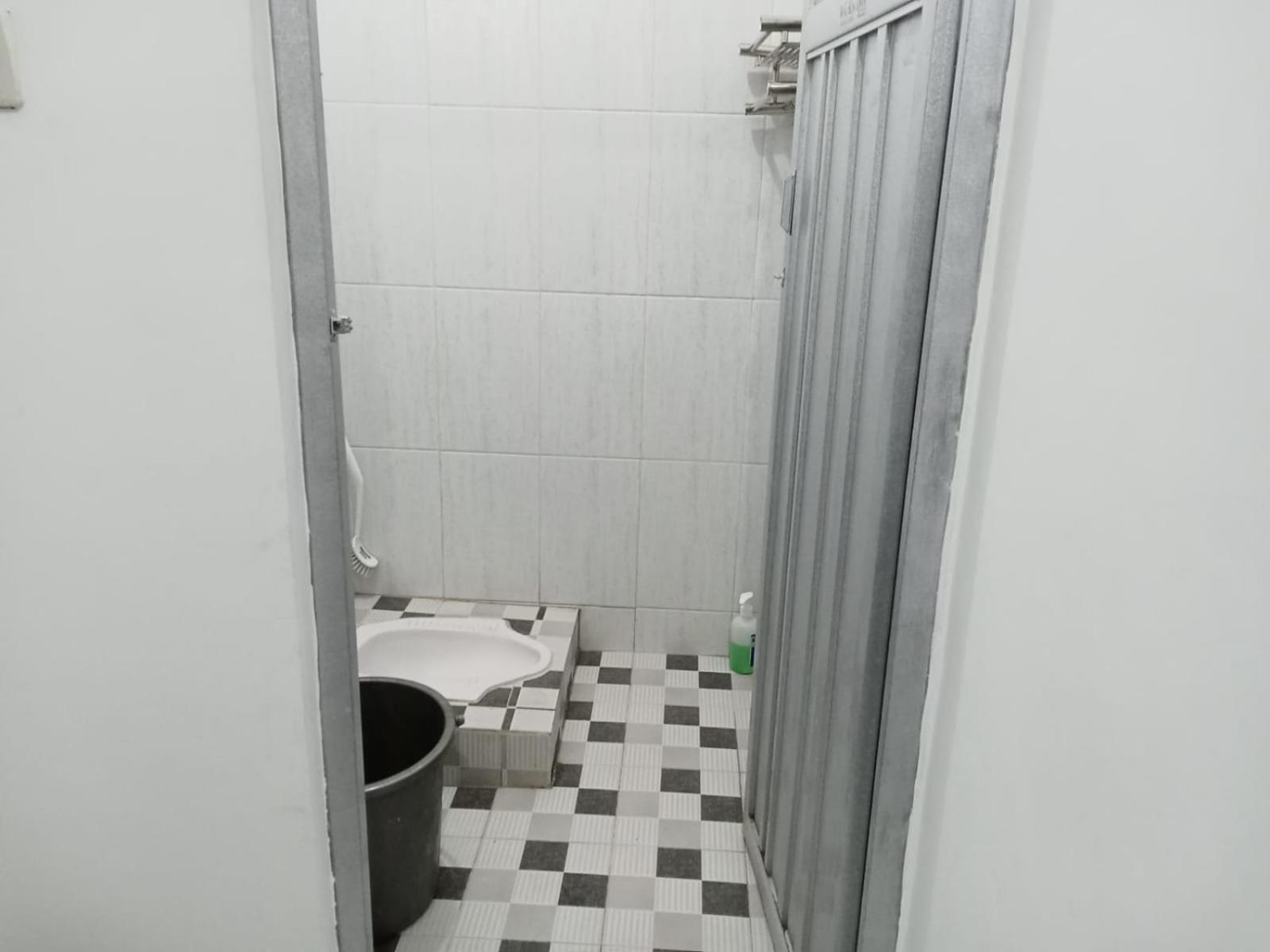Five-Bedroom House photo 3