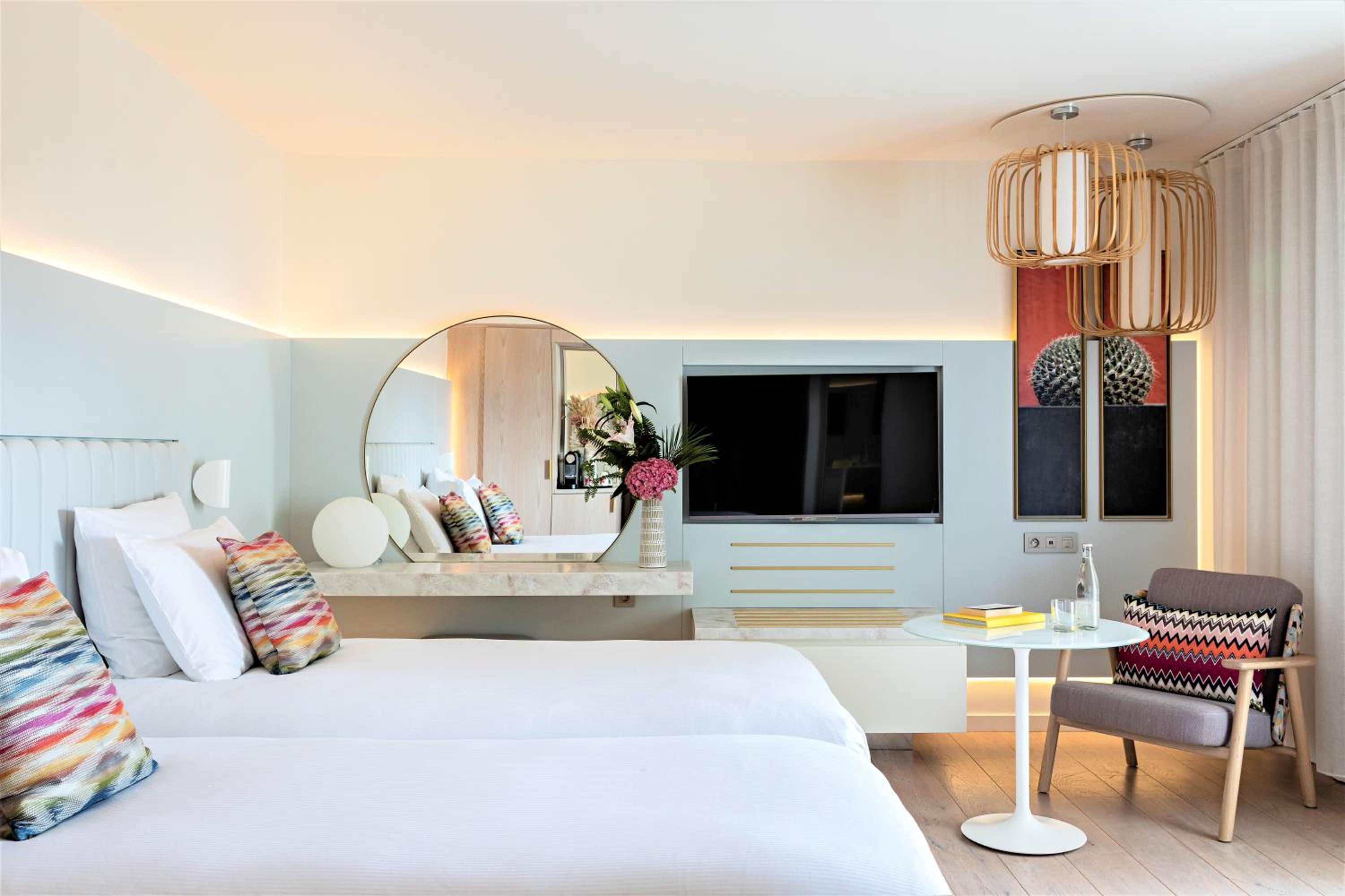 Deluxe Twin Room with Balcony - Photo 4