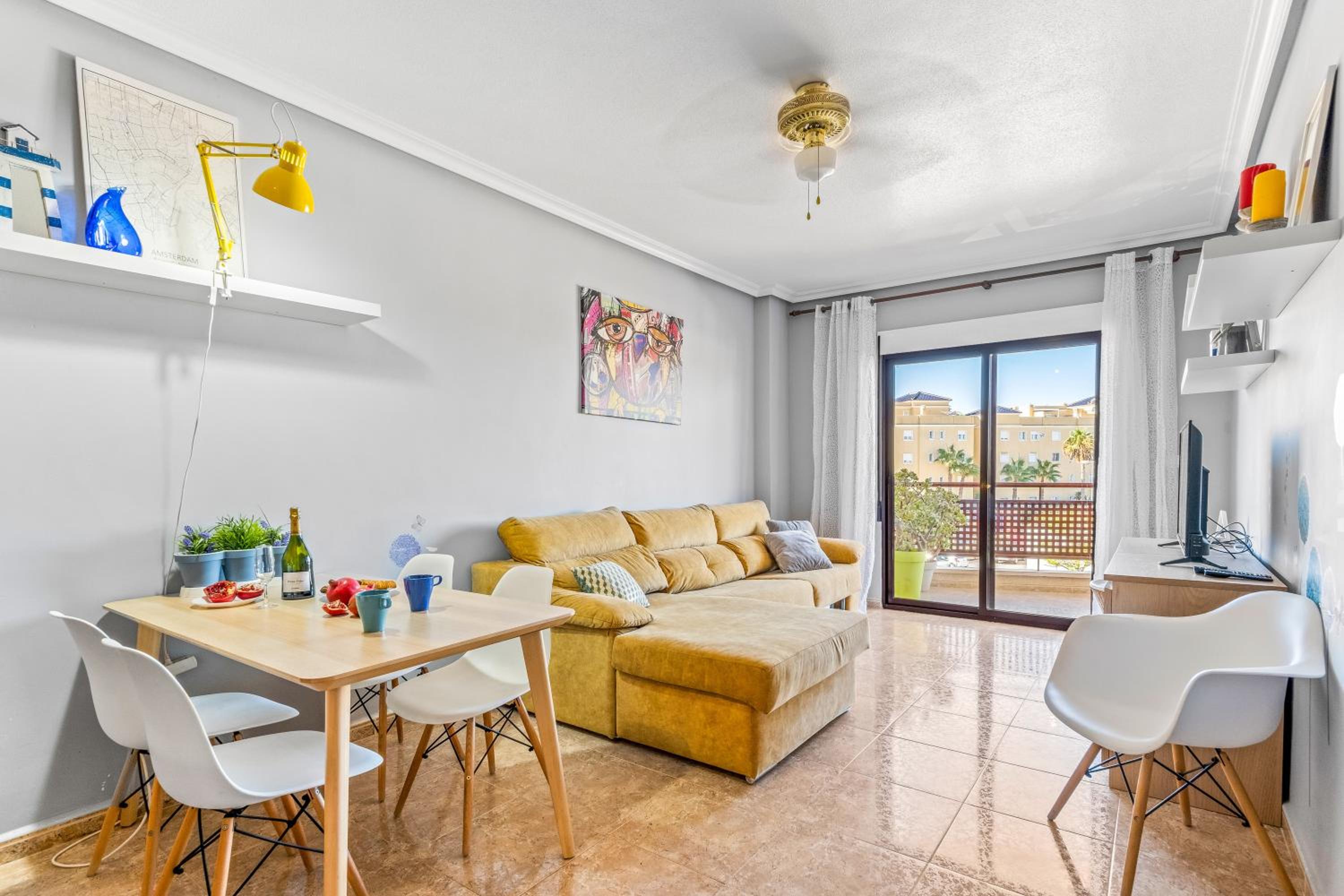 Apartamento de un dormitorio superior con balcón