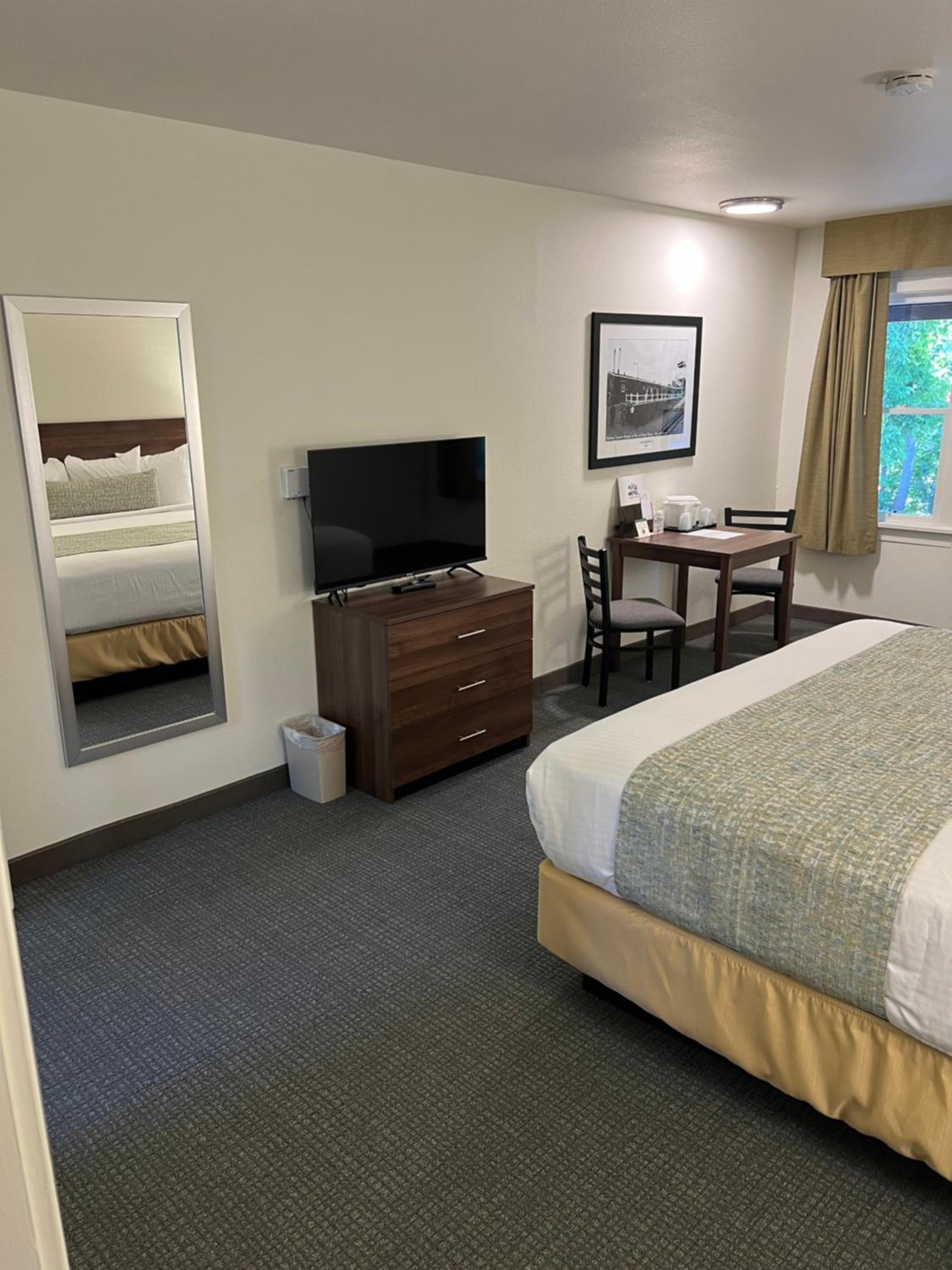 Cabin 1 King Bed - Limited Amenities photo 3