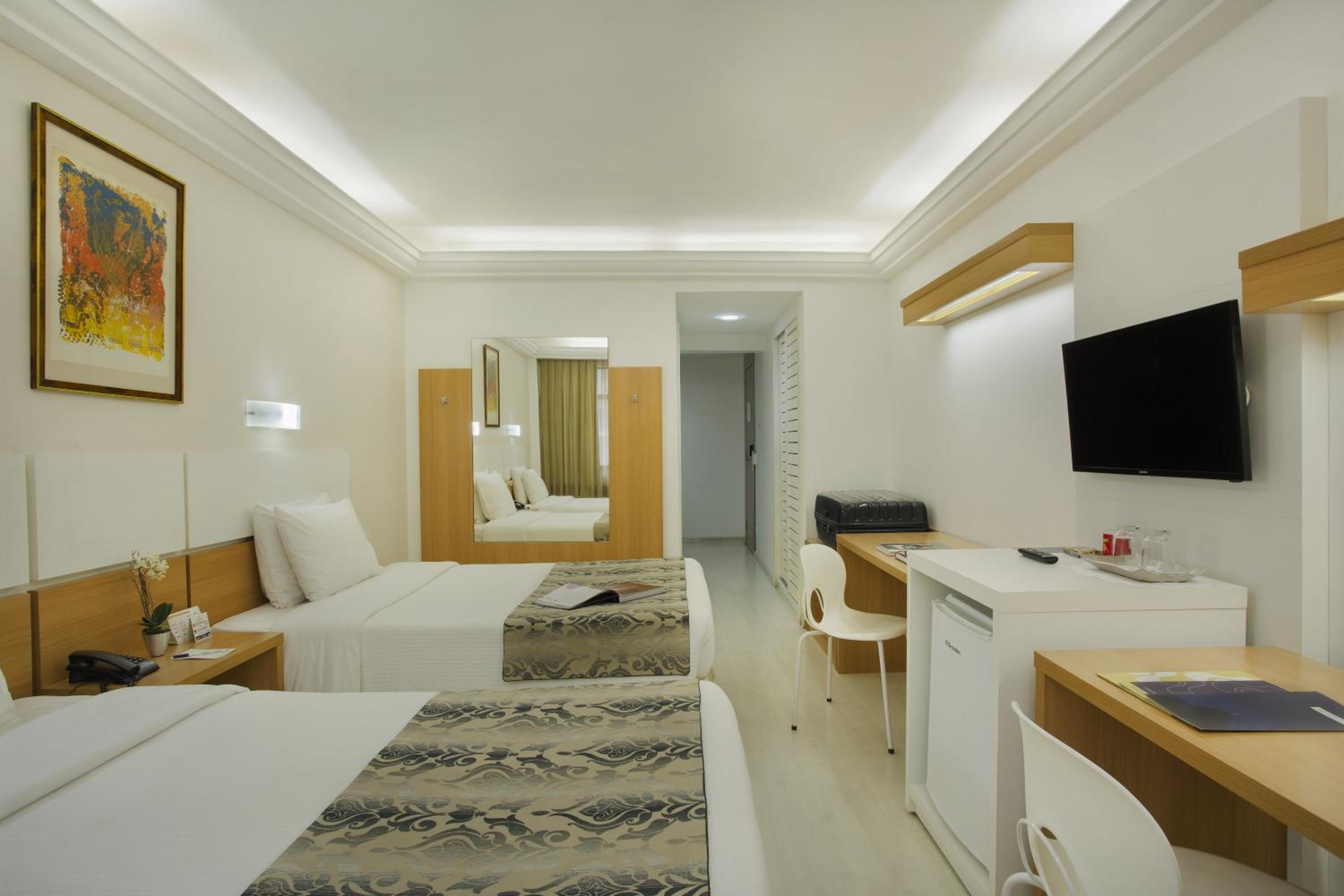 Standard Twin Room - Photo 1