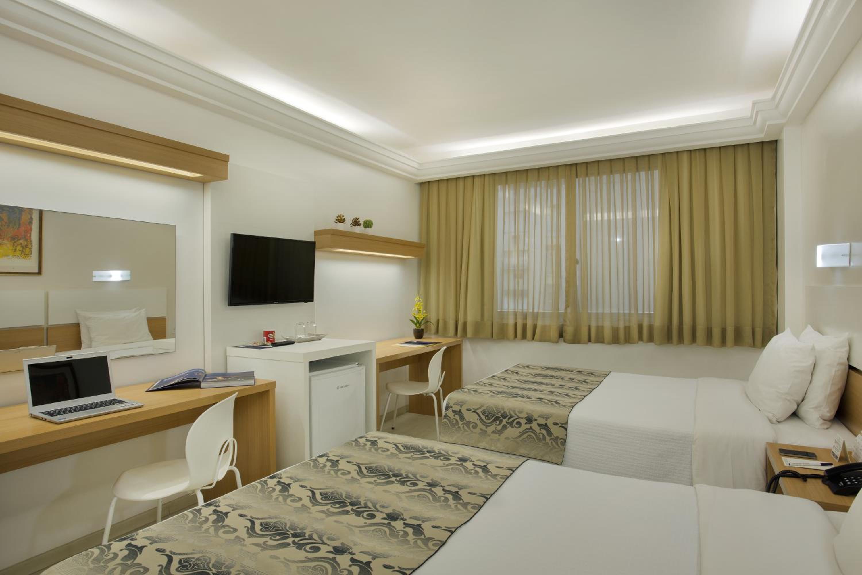 Standard Twin Room - Photo 6