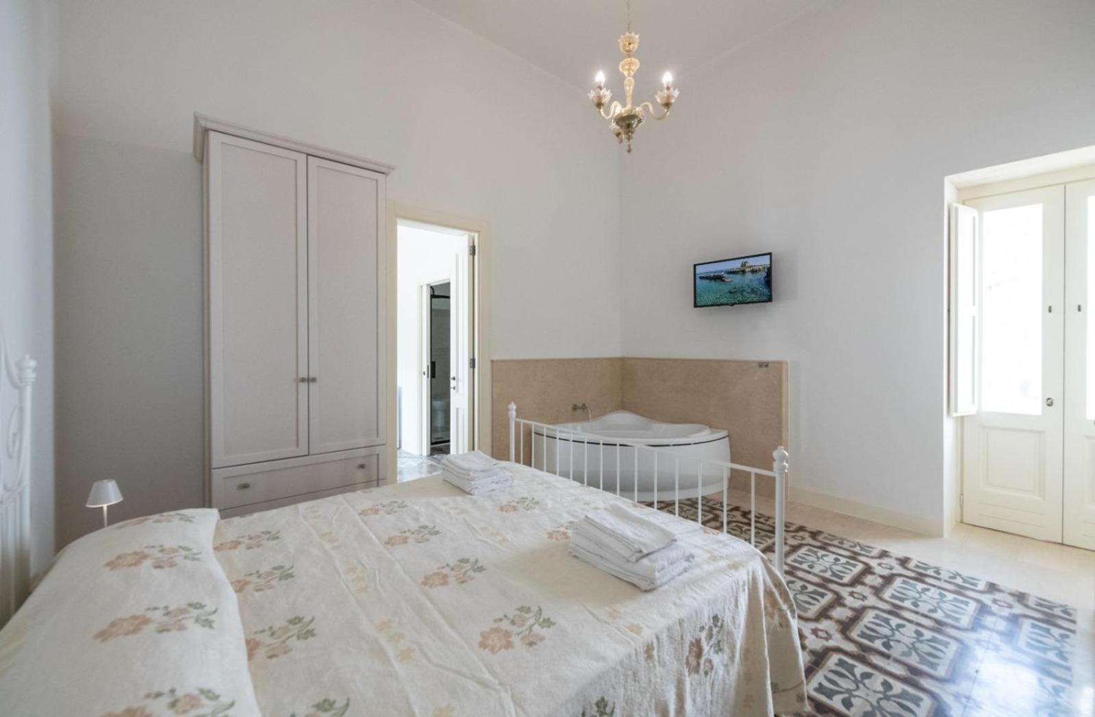 King Room with Spa Bath