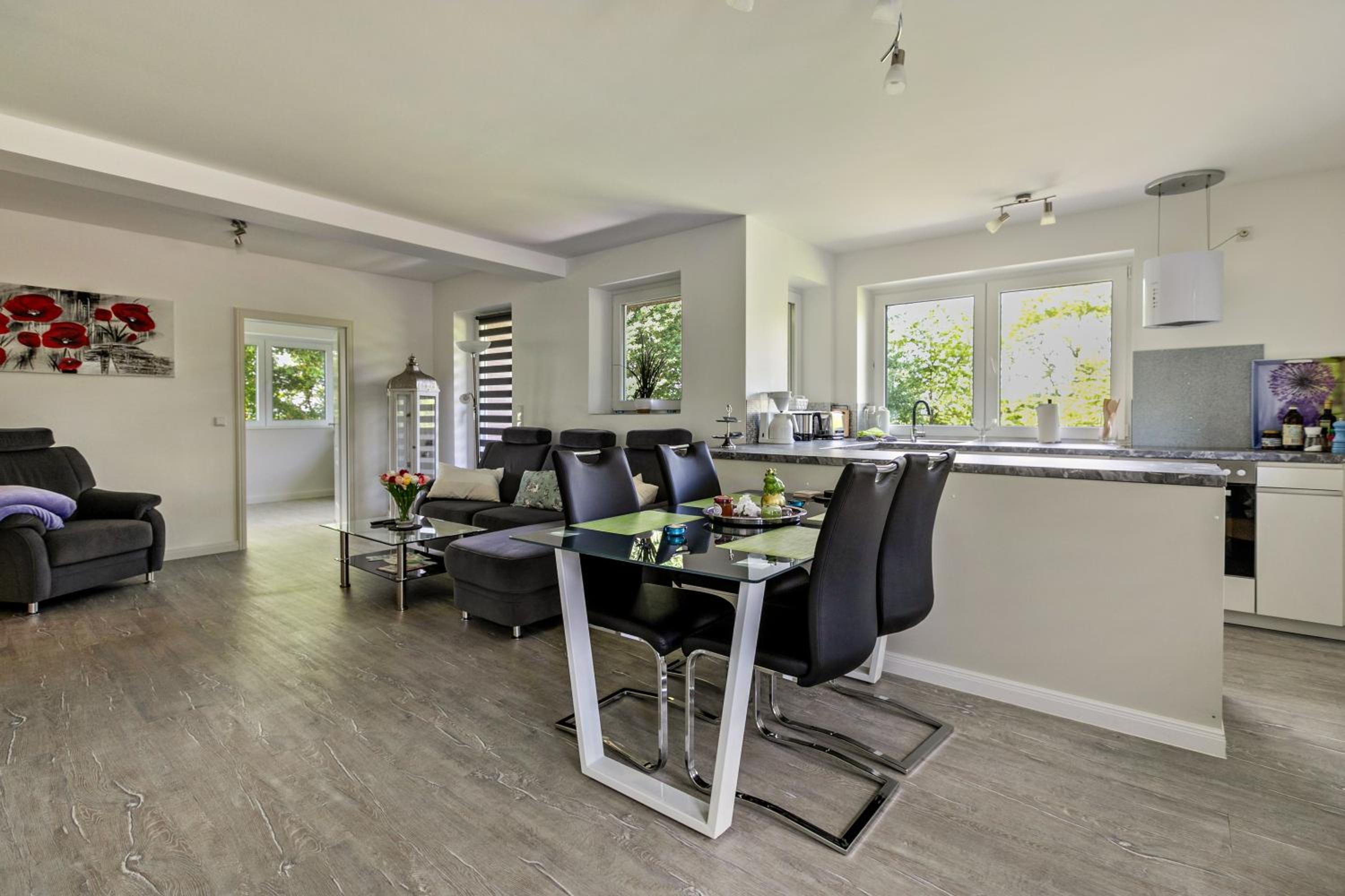 Two-Bedroom Deluxe Apartment with Garden View photo 2