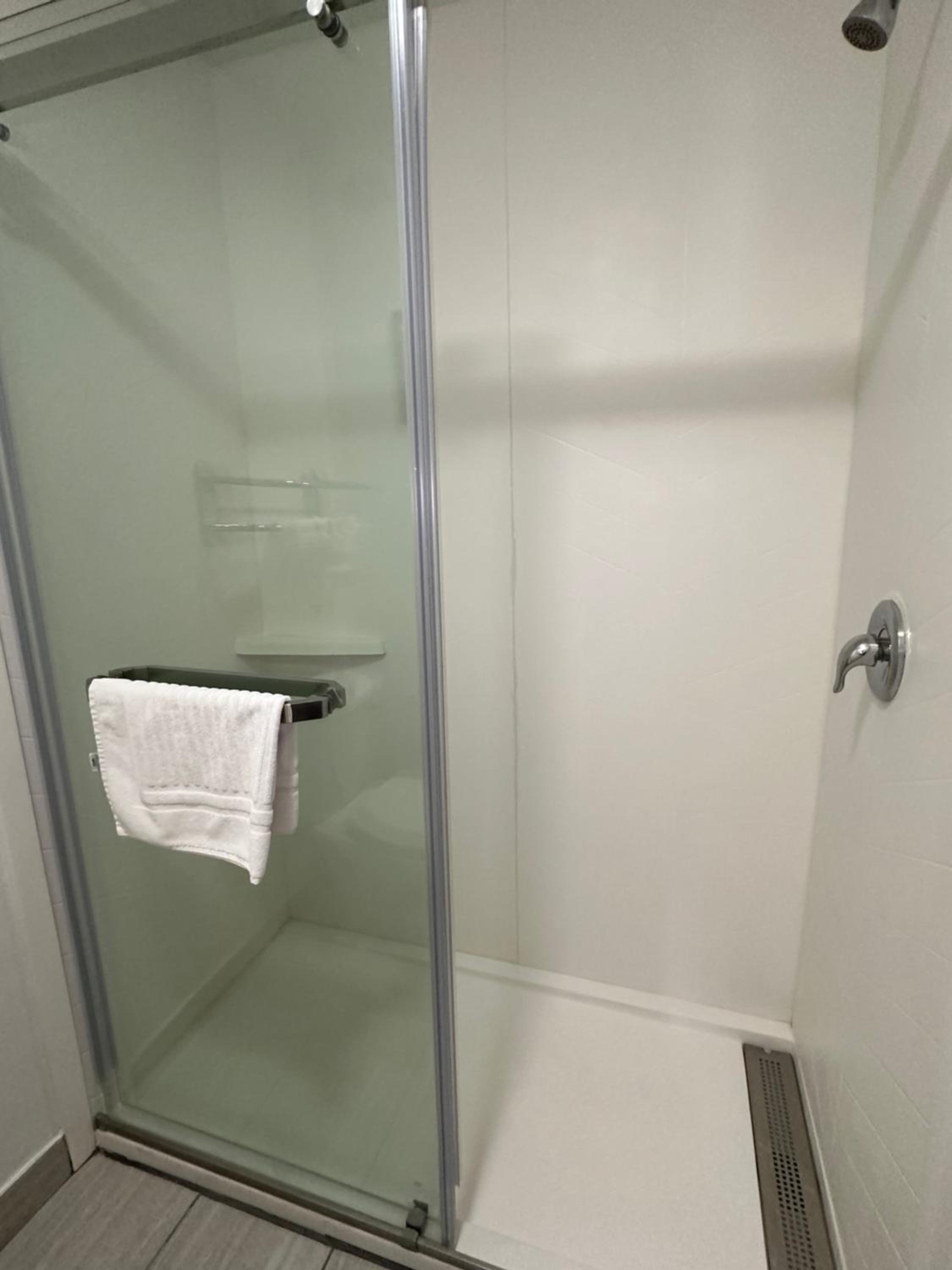 King Room - Non-Smoking - Photo 3