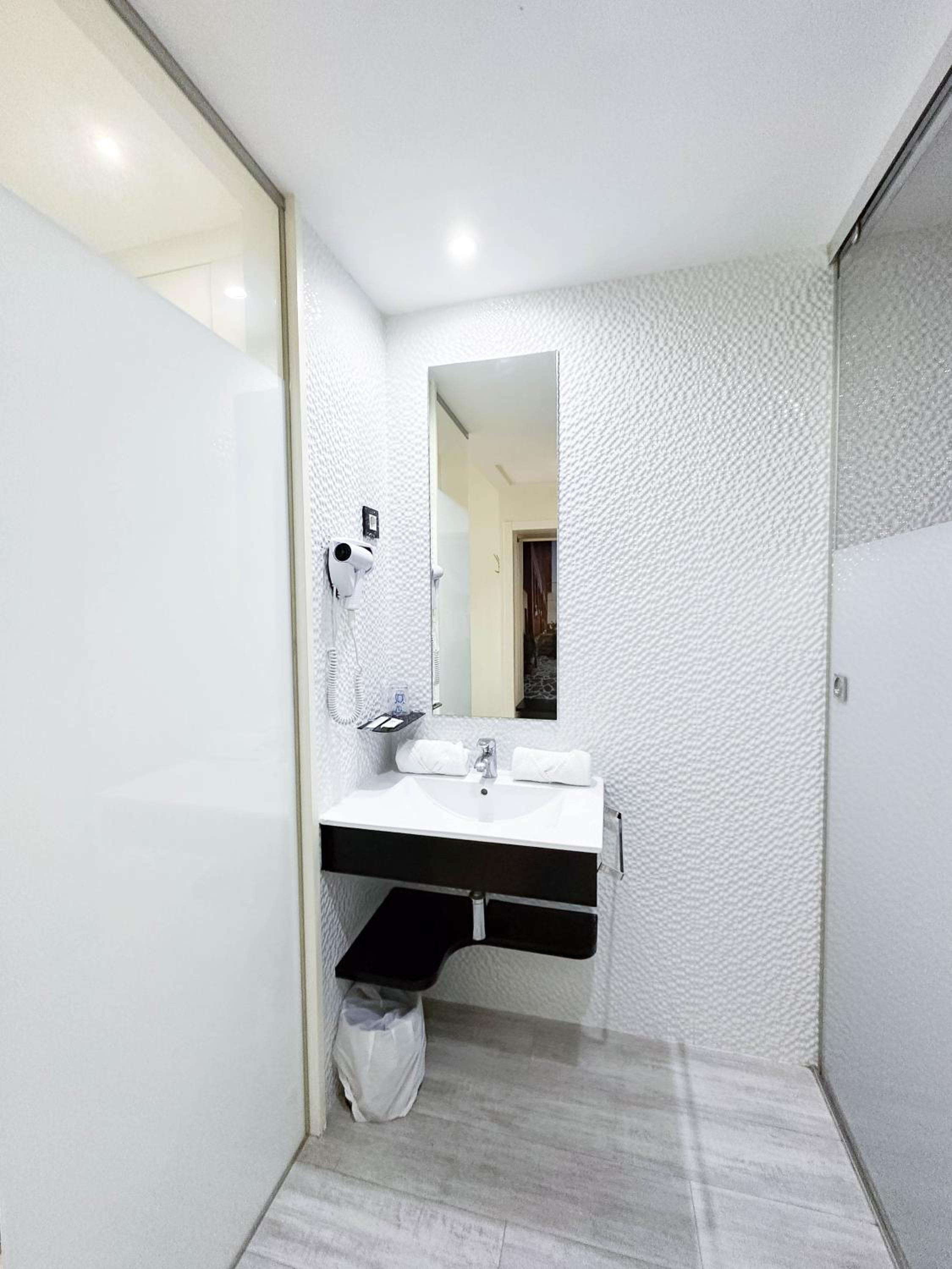 King Double Room - Photo 11