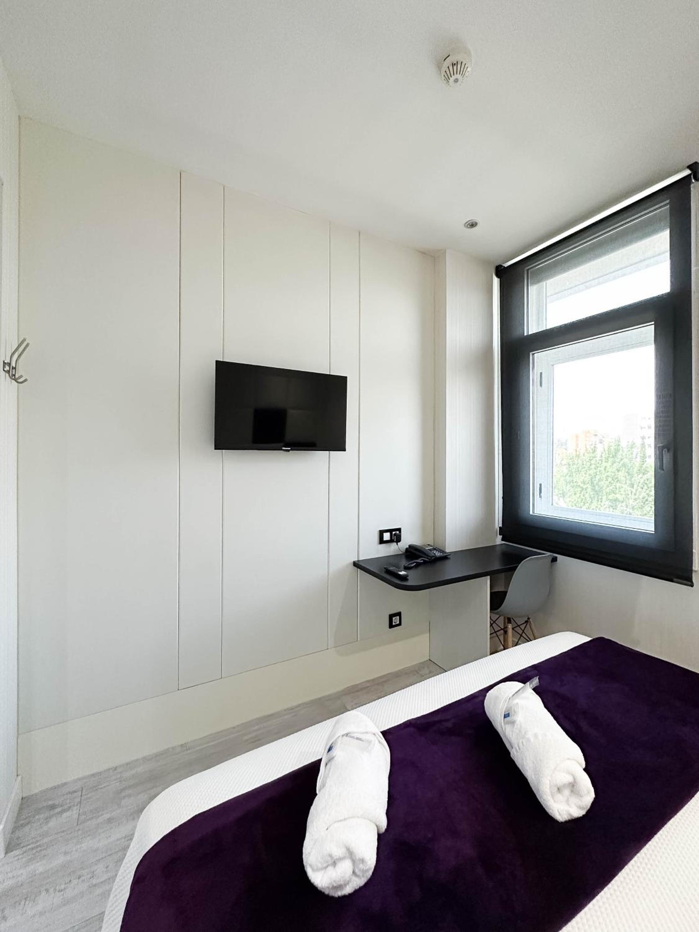 King Double Room - Photo 7