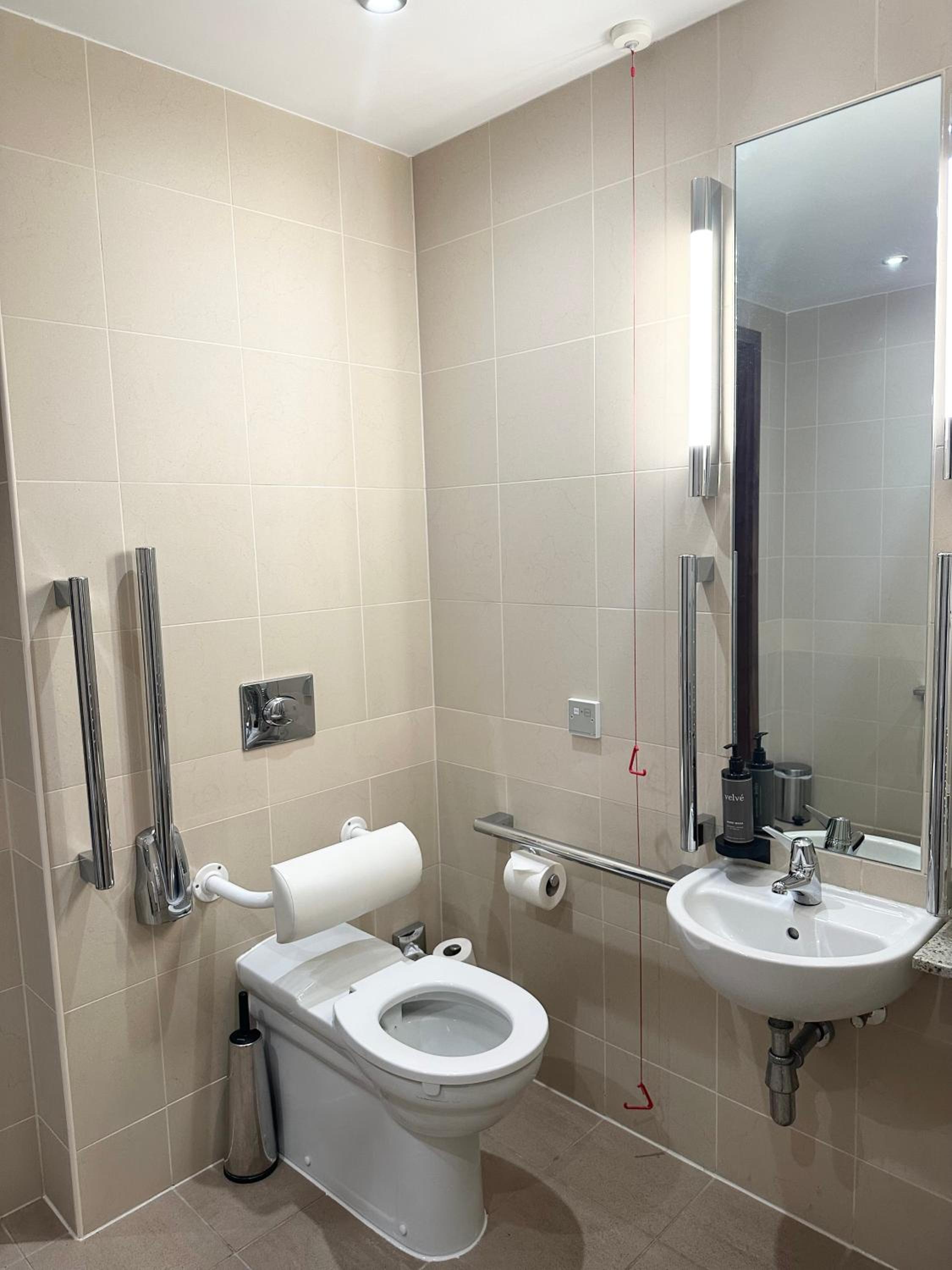Double Room - Disability Access - Photo 5