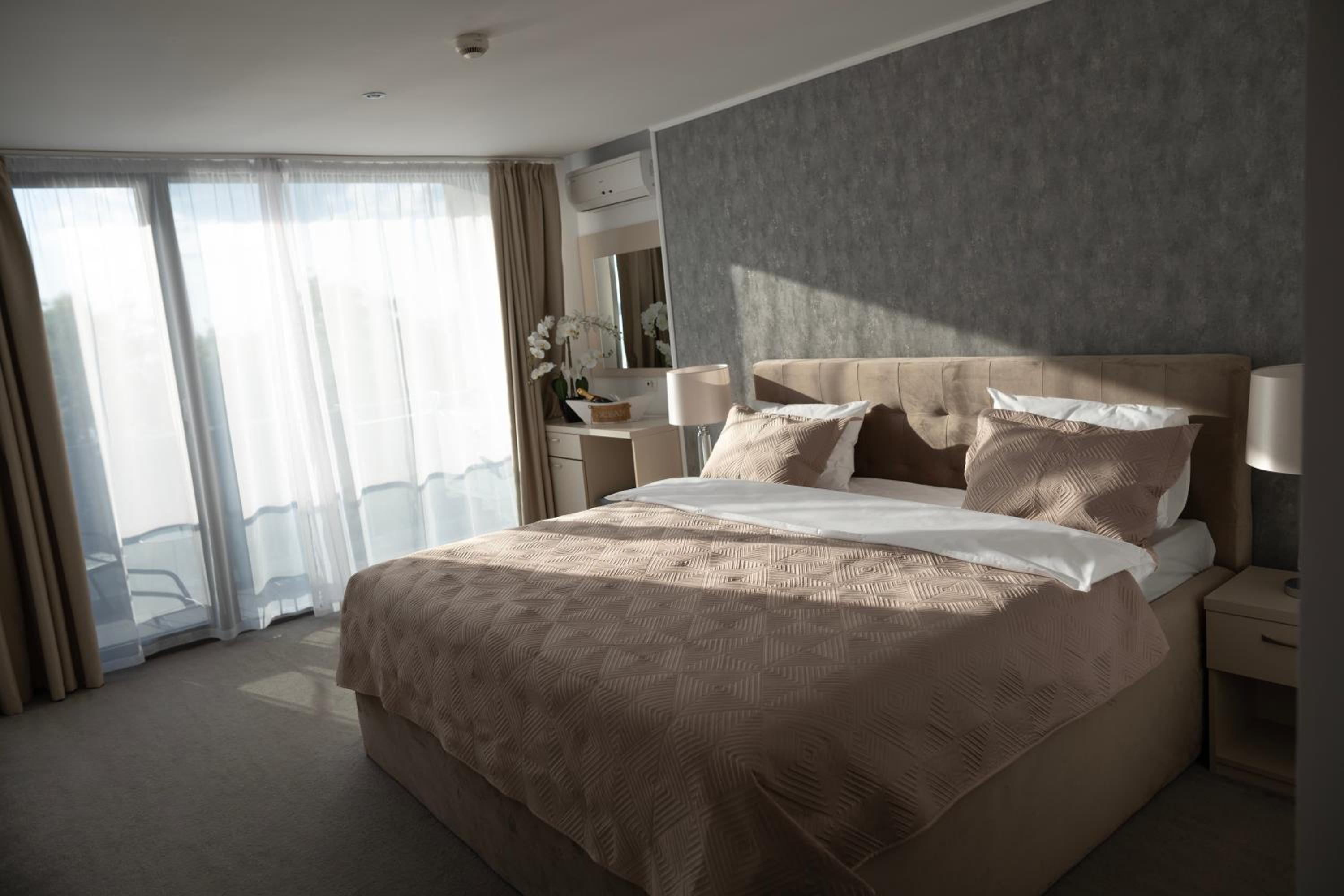 O.B.A. Queen Room photo 3