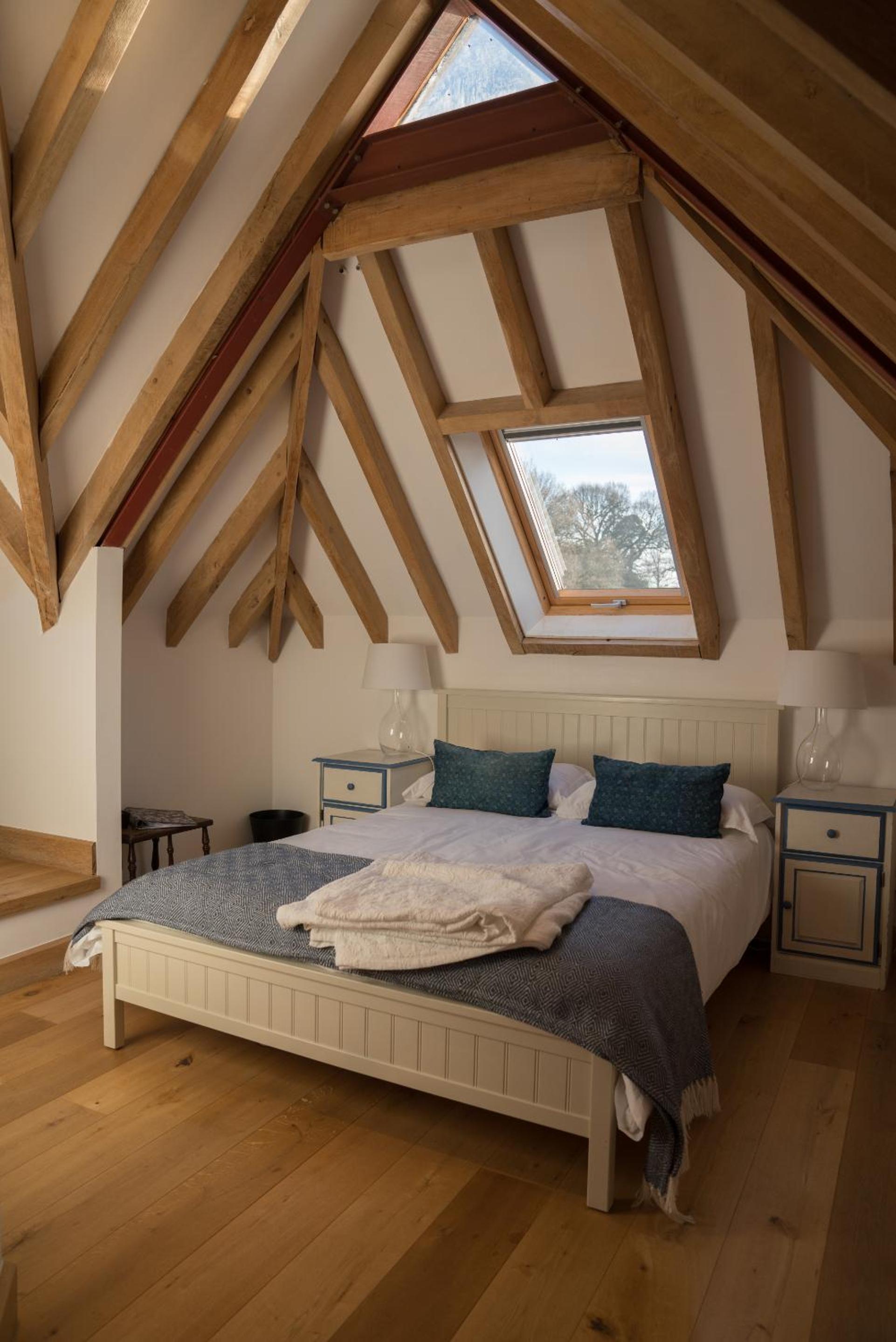 Deluxe King Room - Photo 5