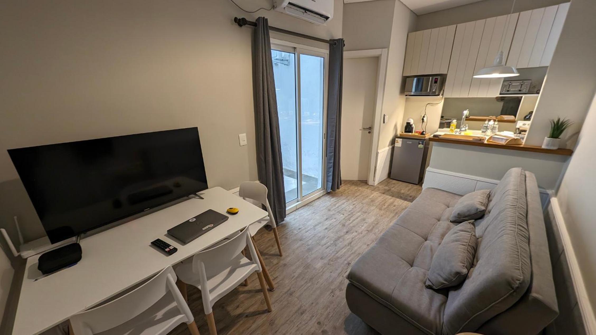 One-Bedroom Apartment photo 1