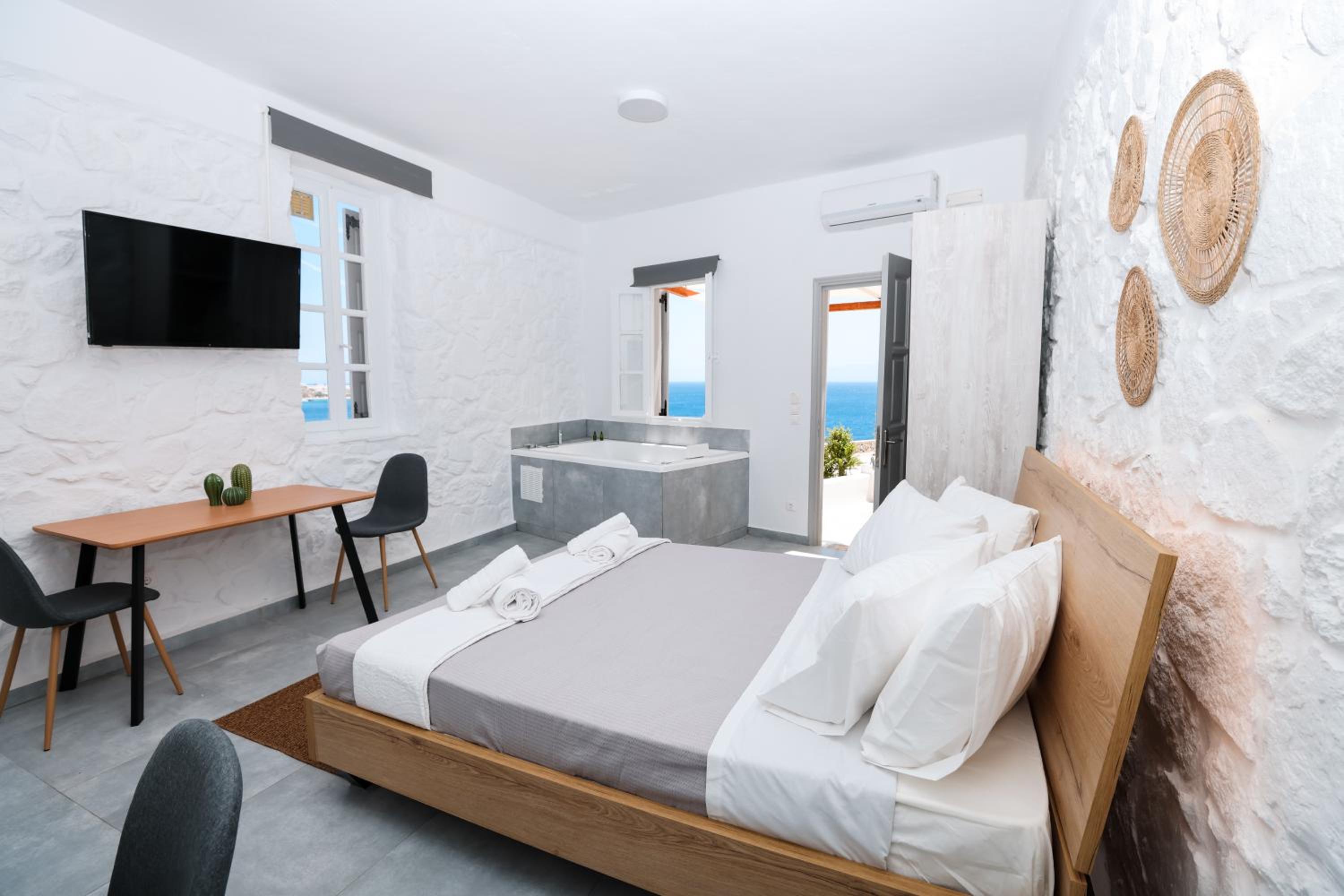 Superior Double Room with Indoor Hot Tub photo 3