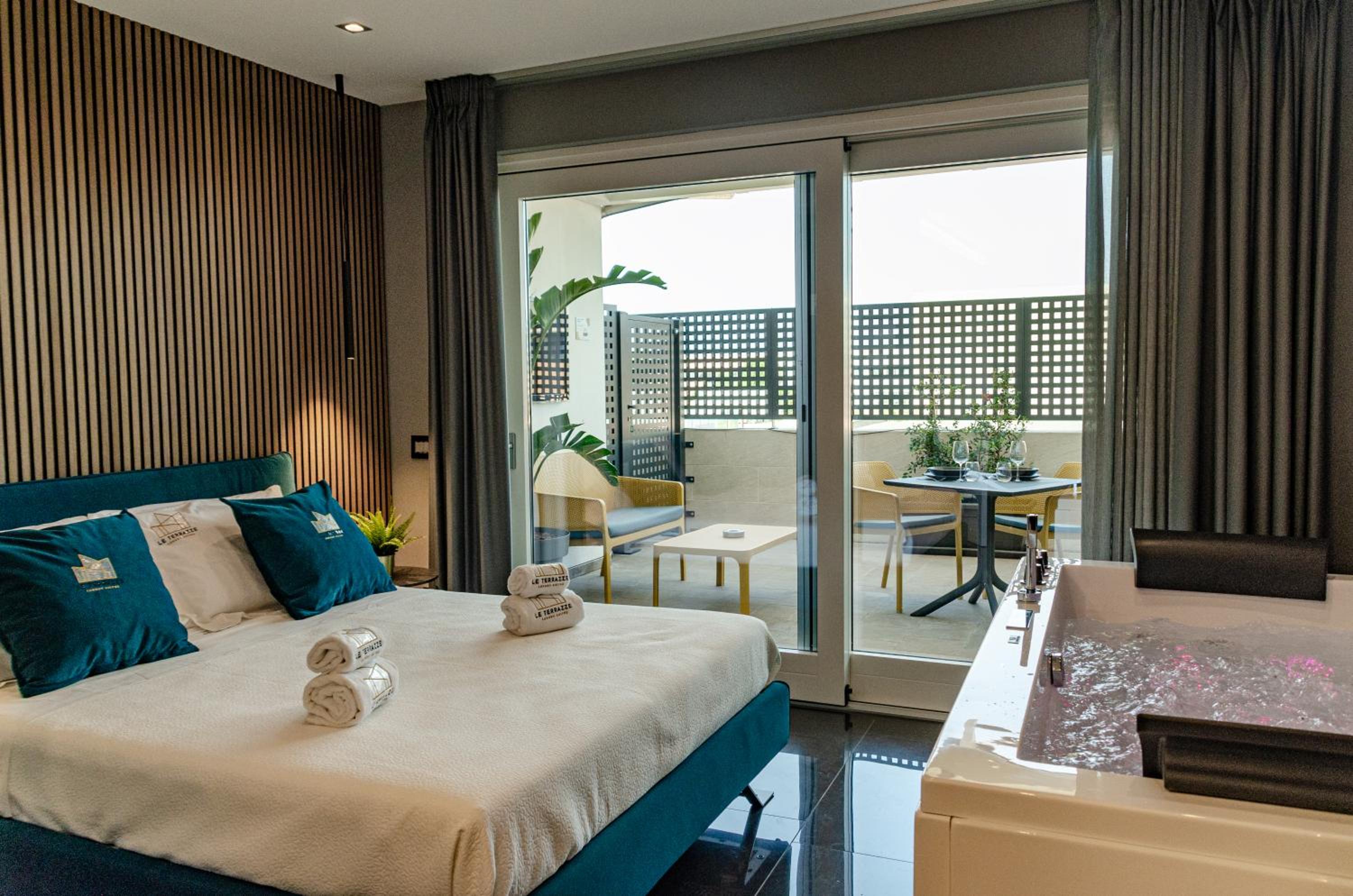 Deluxe Suite with Spa Bath