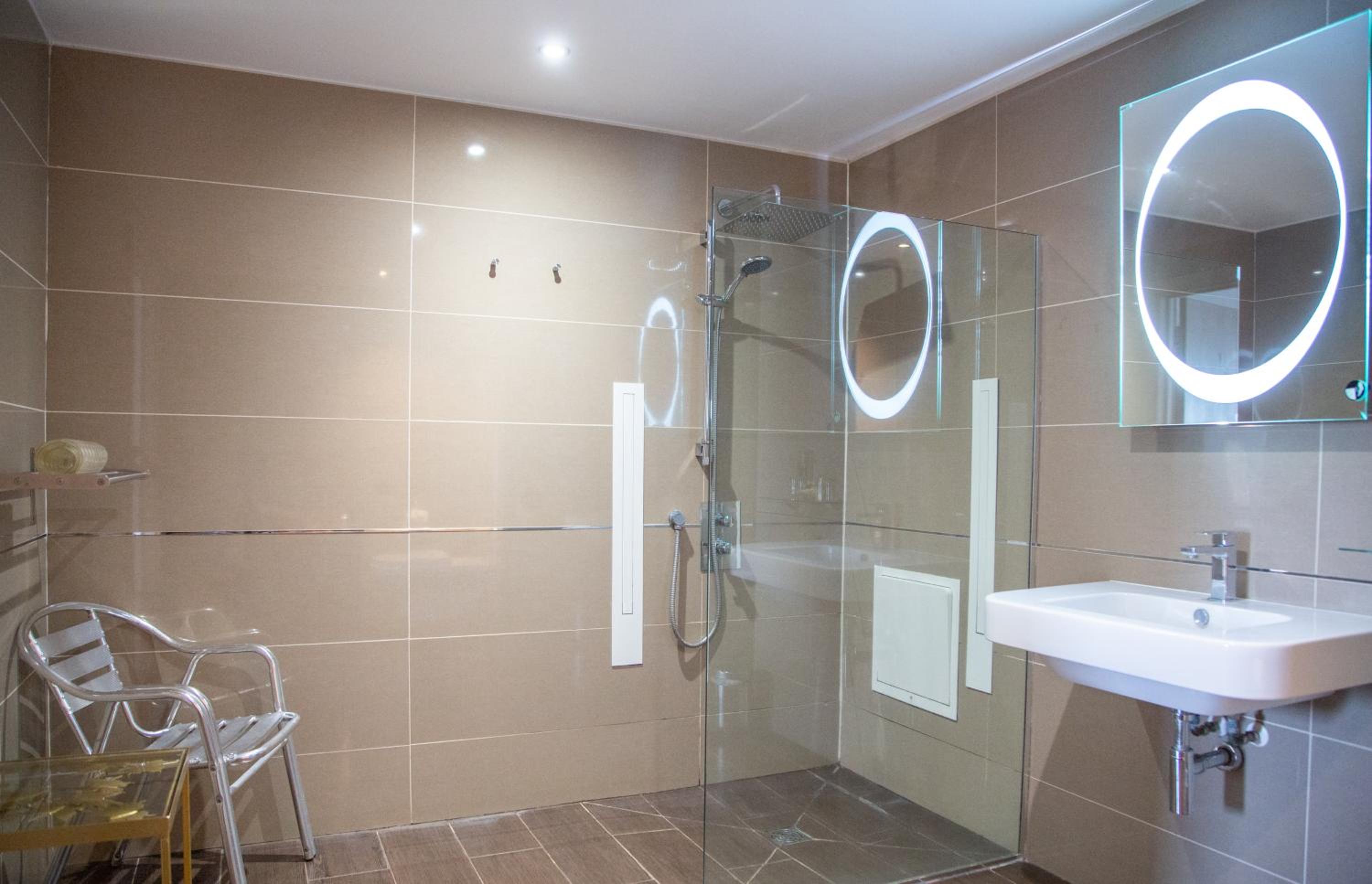 Superior Accesible Room - Photo 6
