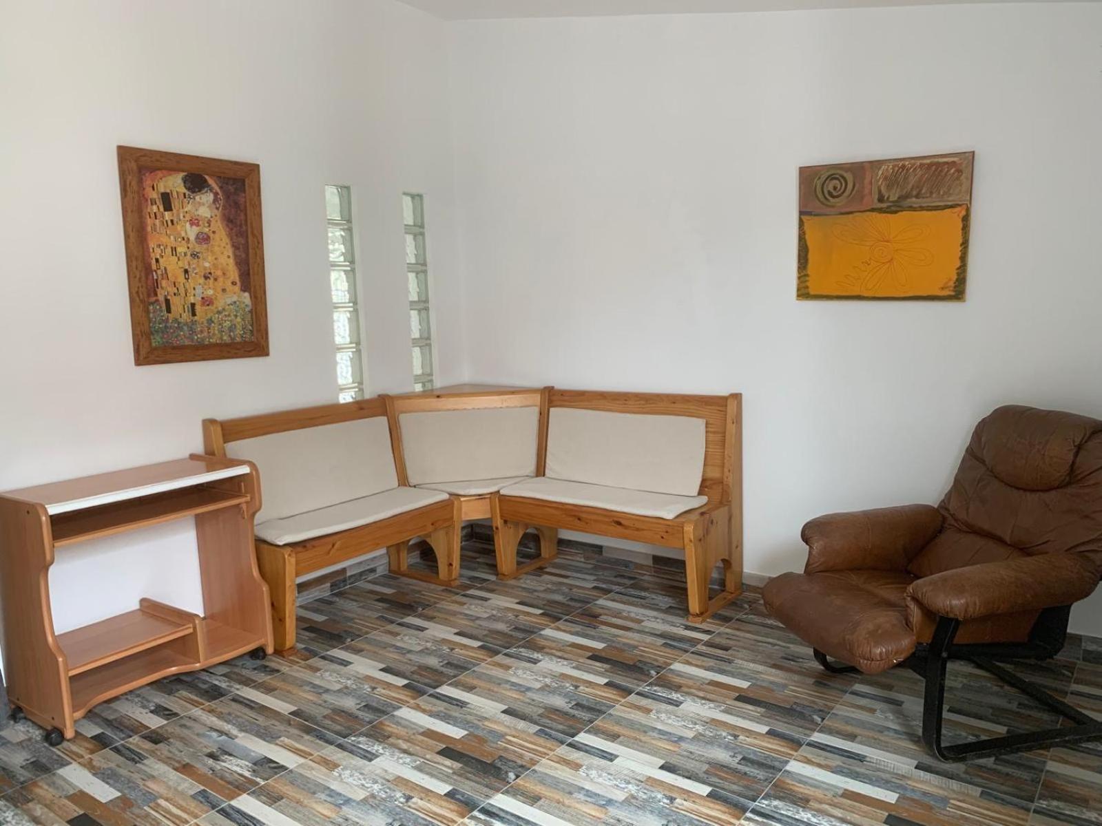 Three-Bedroom Townhouse - Photo 5