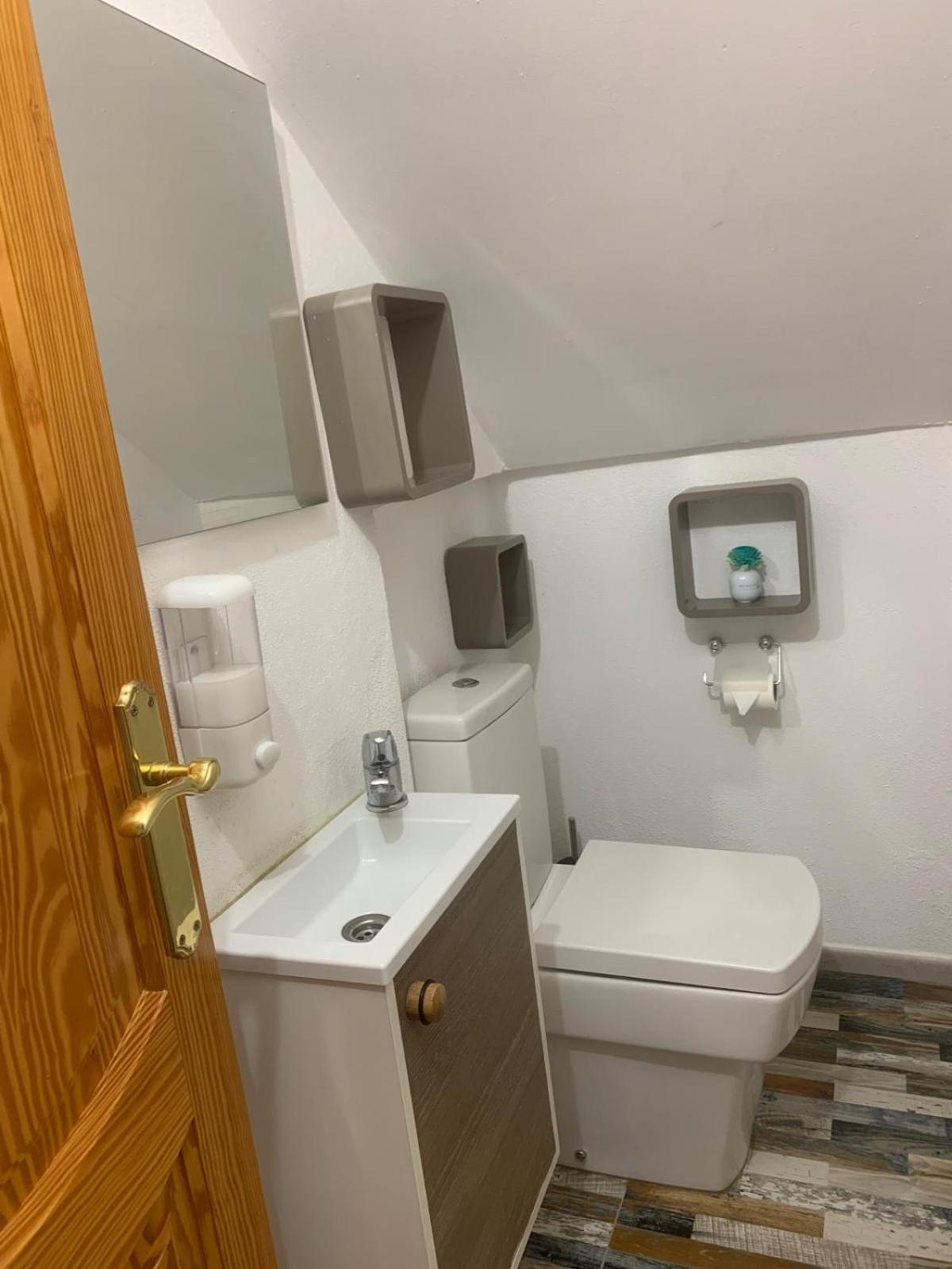 Three-Bedroom Townhouse - Photo 4