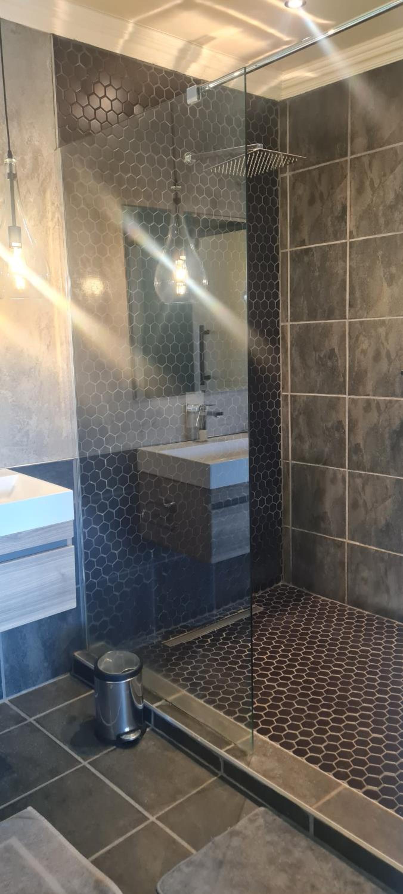 Queen Suite - Photo 10