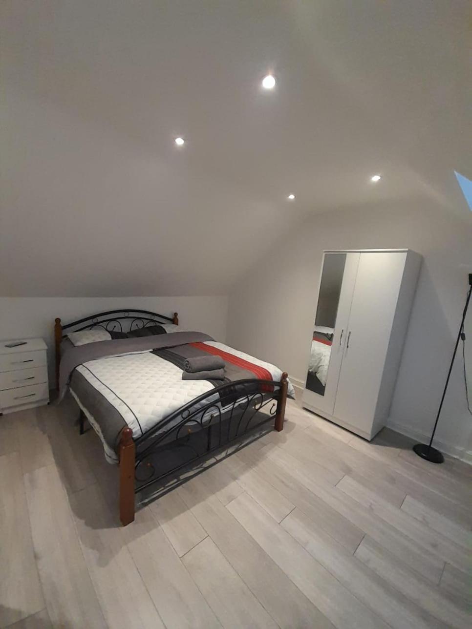 Deluxe Double Room with Shower