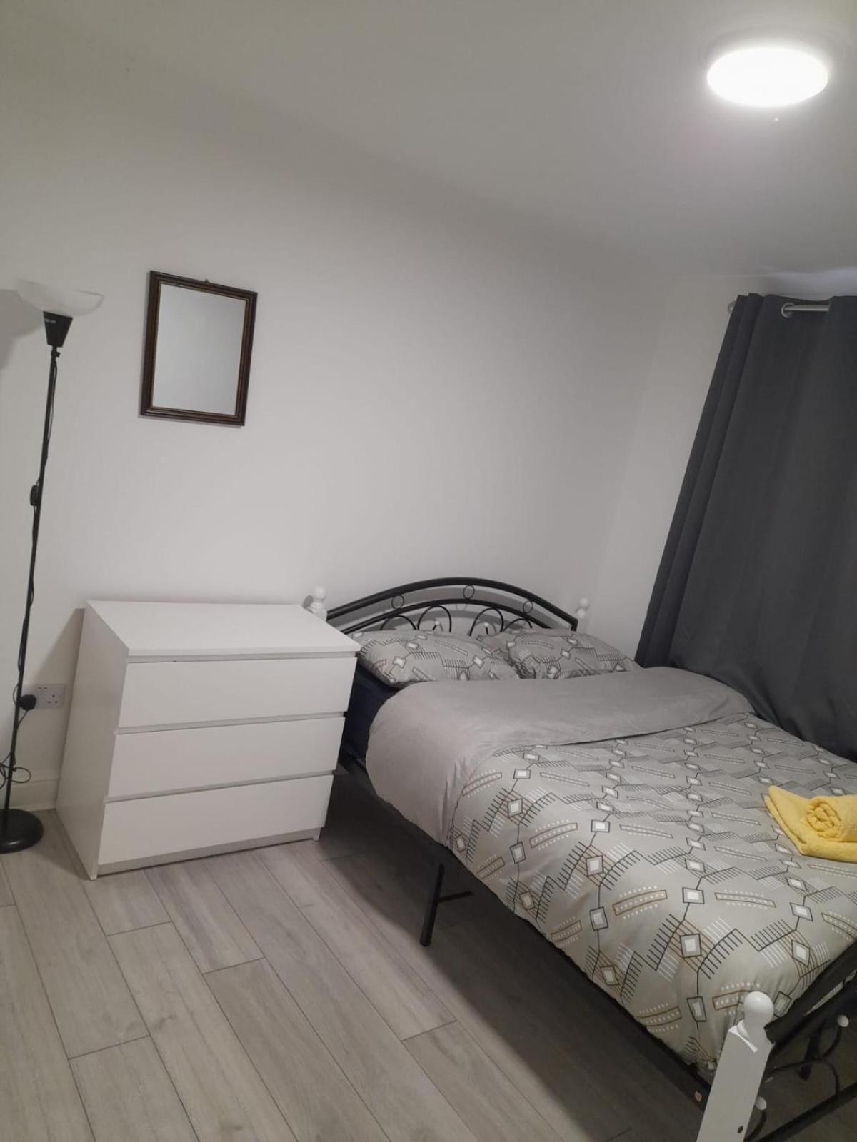 Double Room with Shared Bathroom photo 3