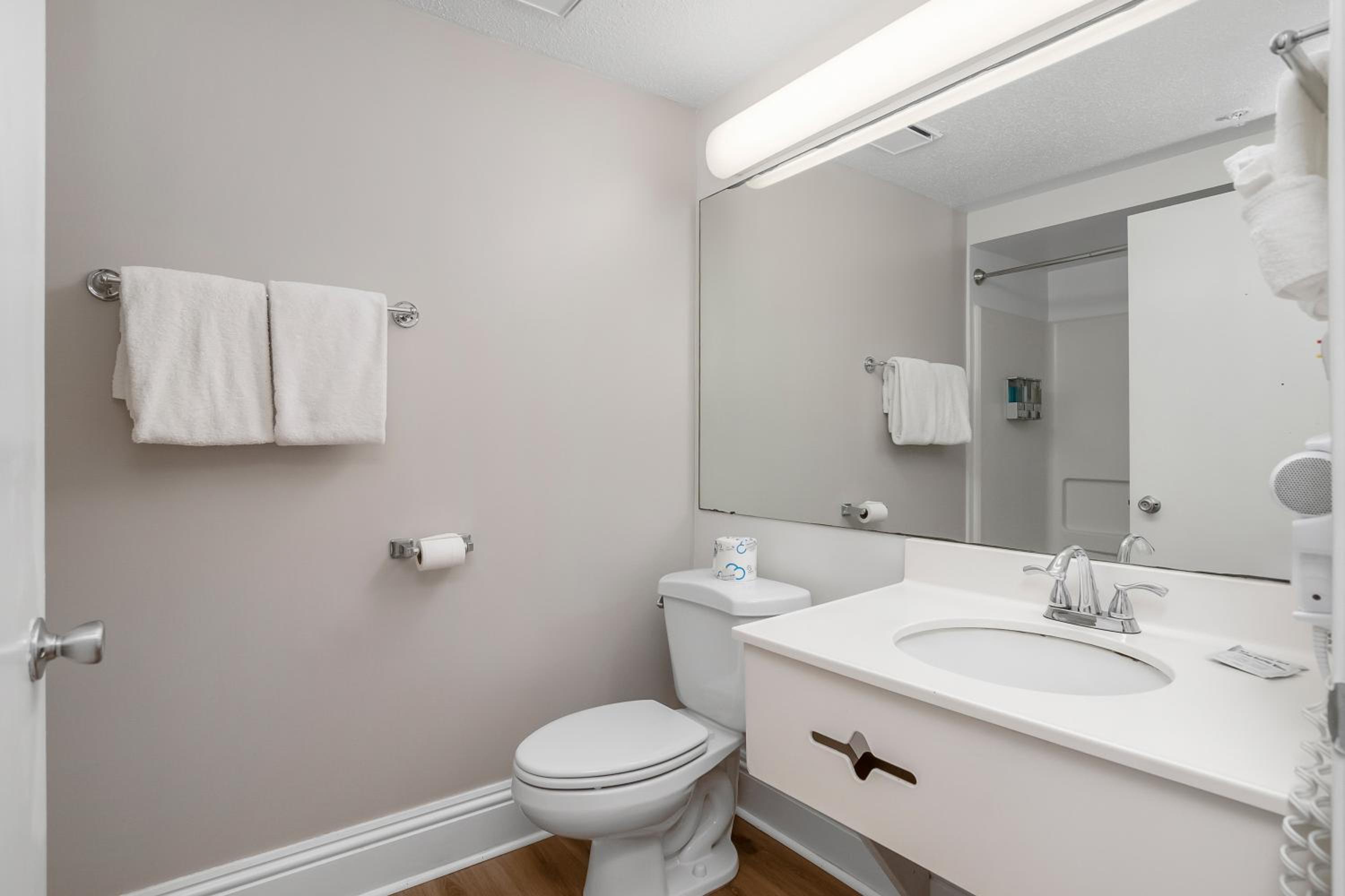 Double Room with Two Double Beds - Photo 2