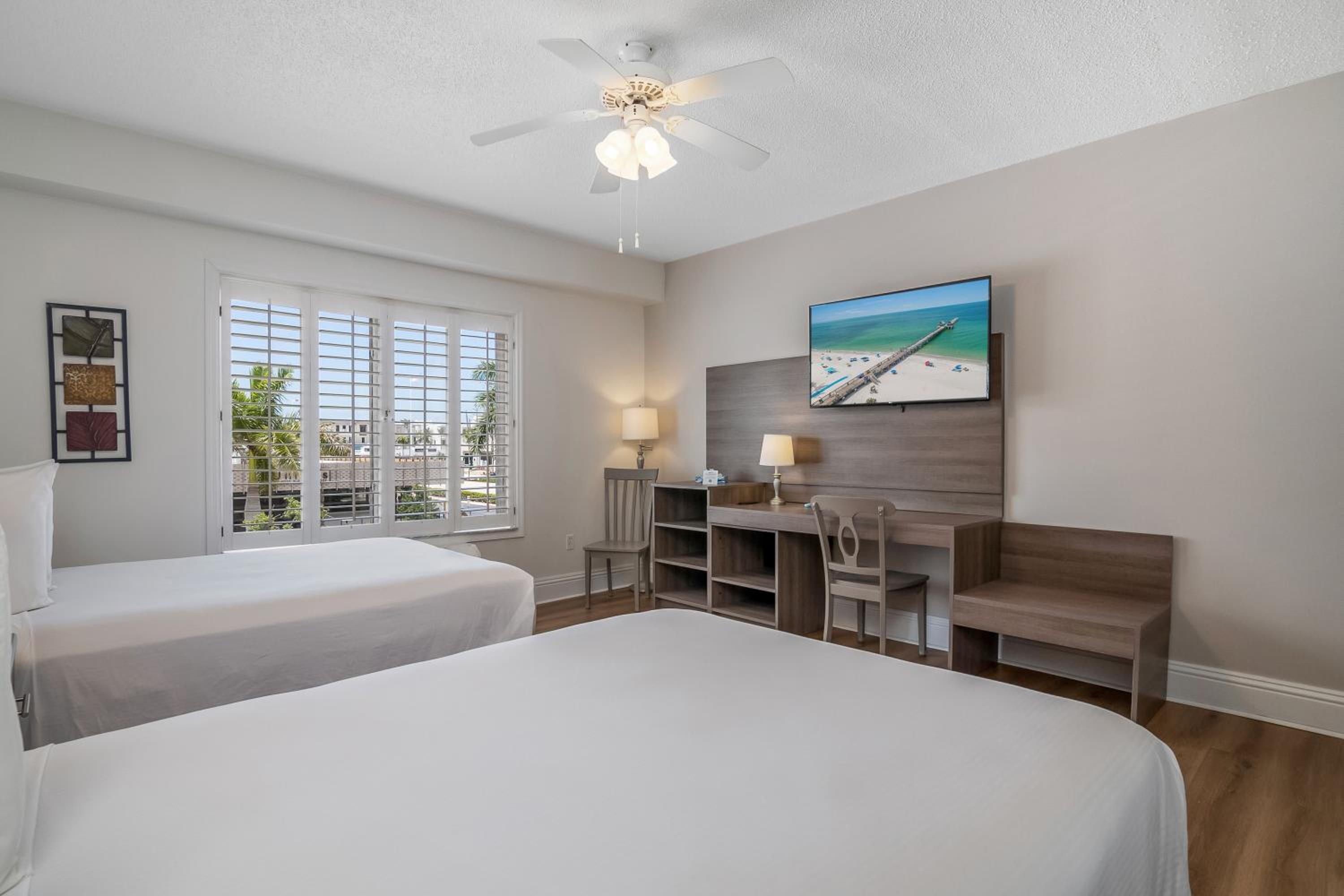 Double Room with Two Double Beds - Photo 3