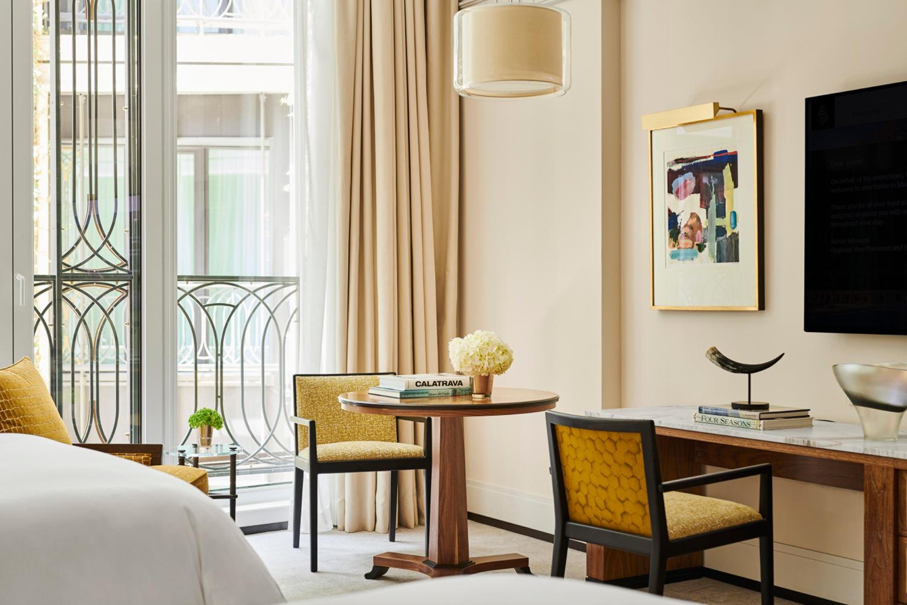 Deluxe Room King - Photo 1
