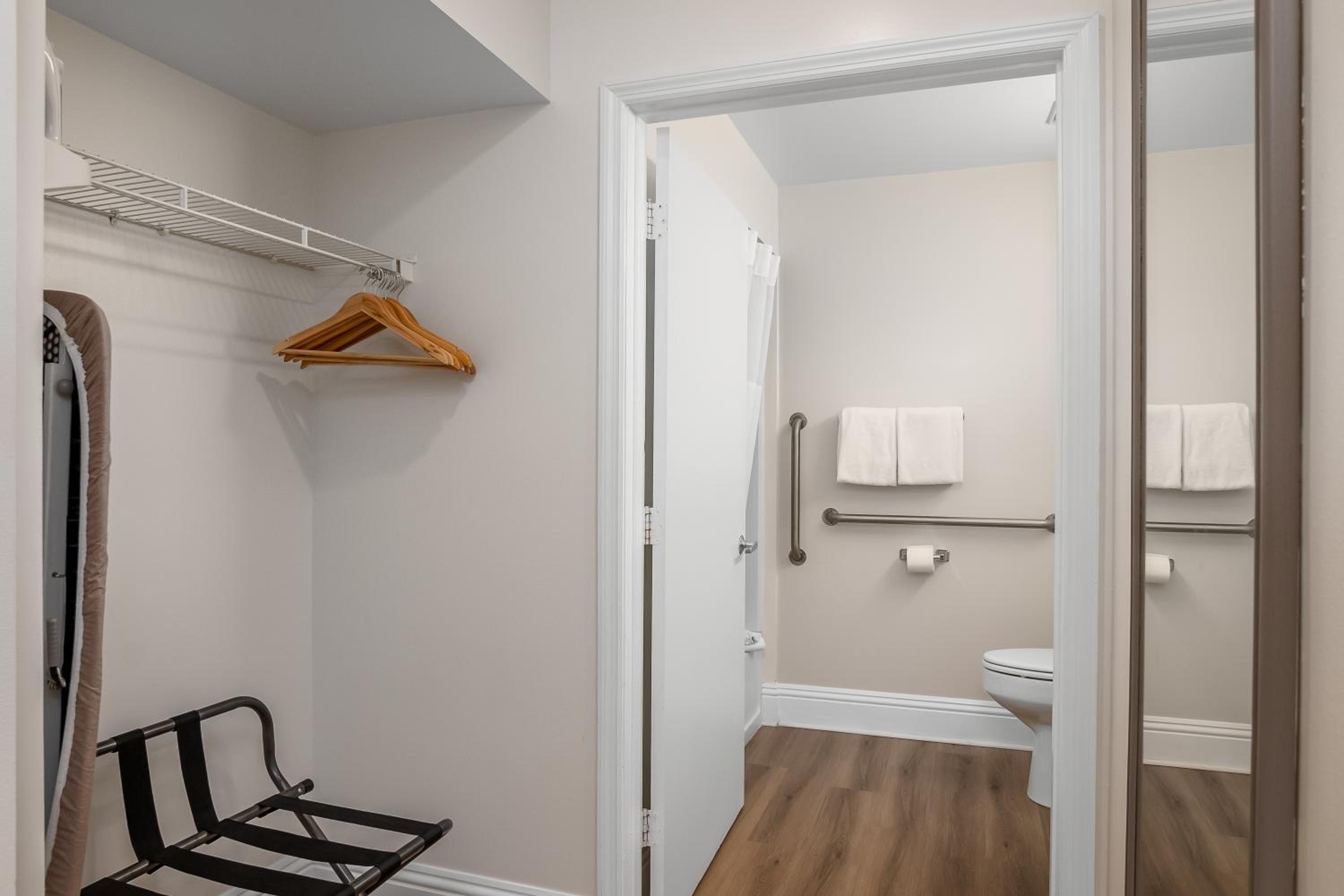 King Suite - Photo 4