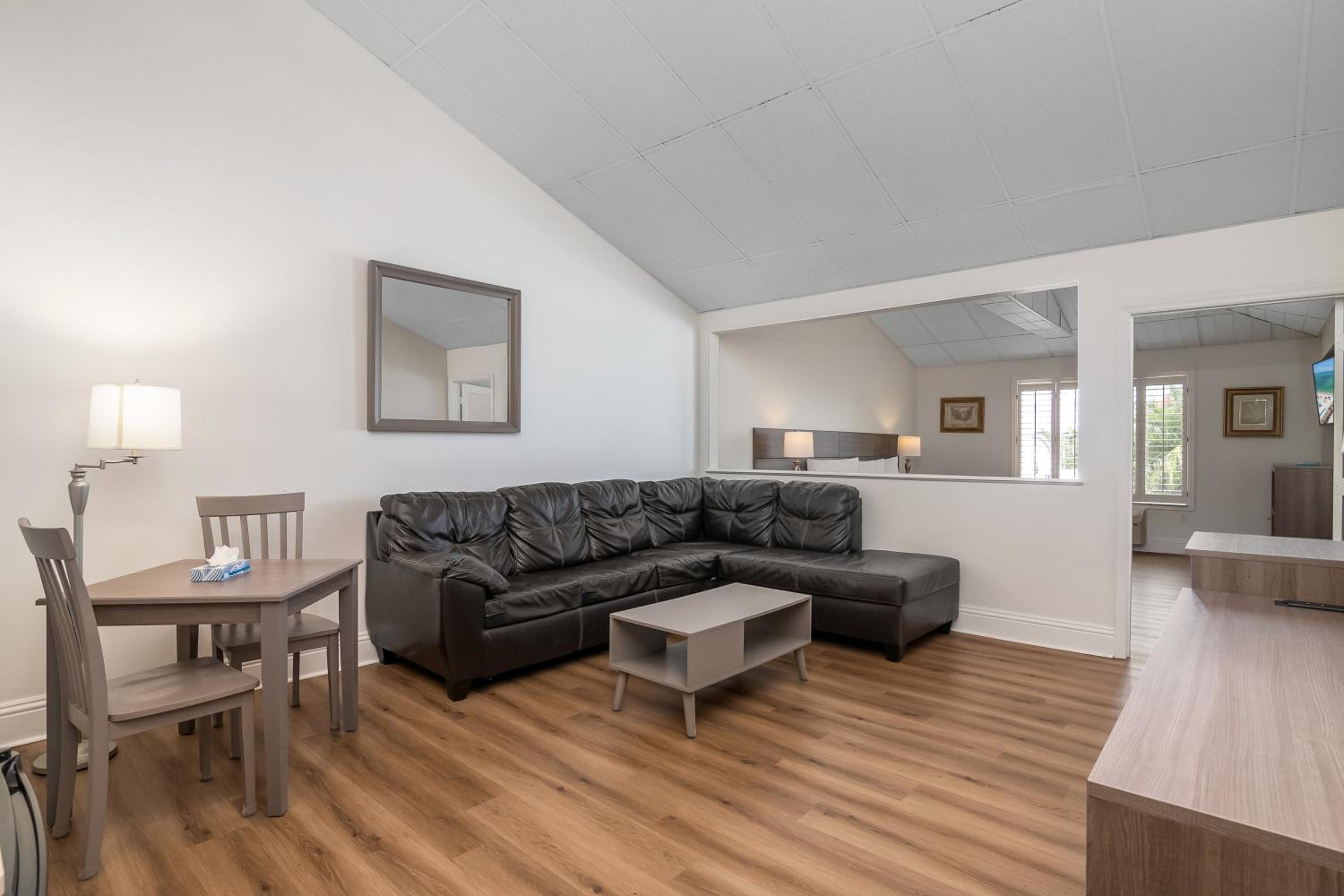 King Suite - Photo 1