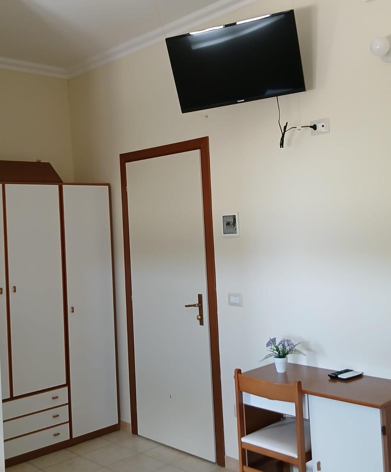 Quadruple Room with Private Bathroom photo 2