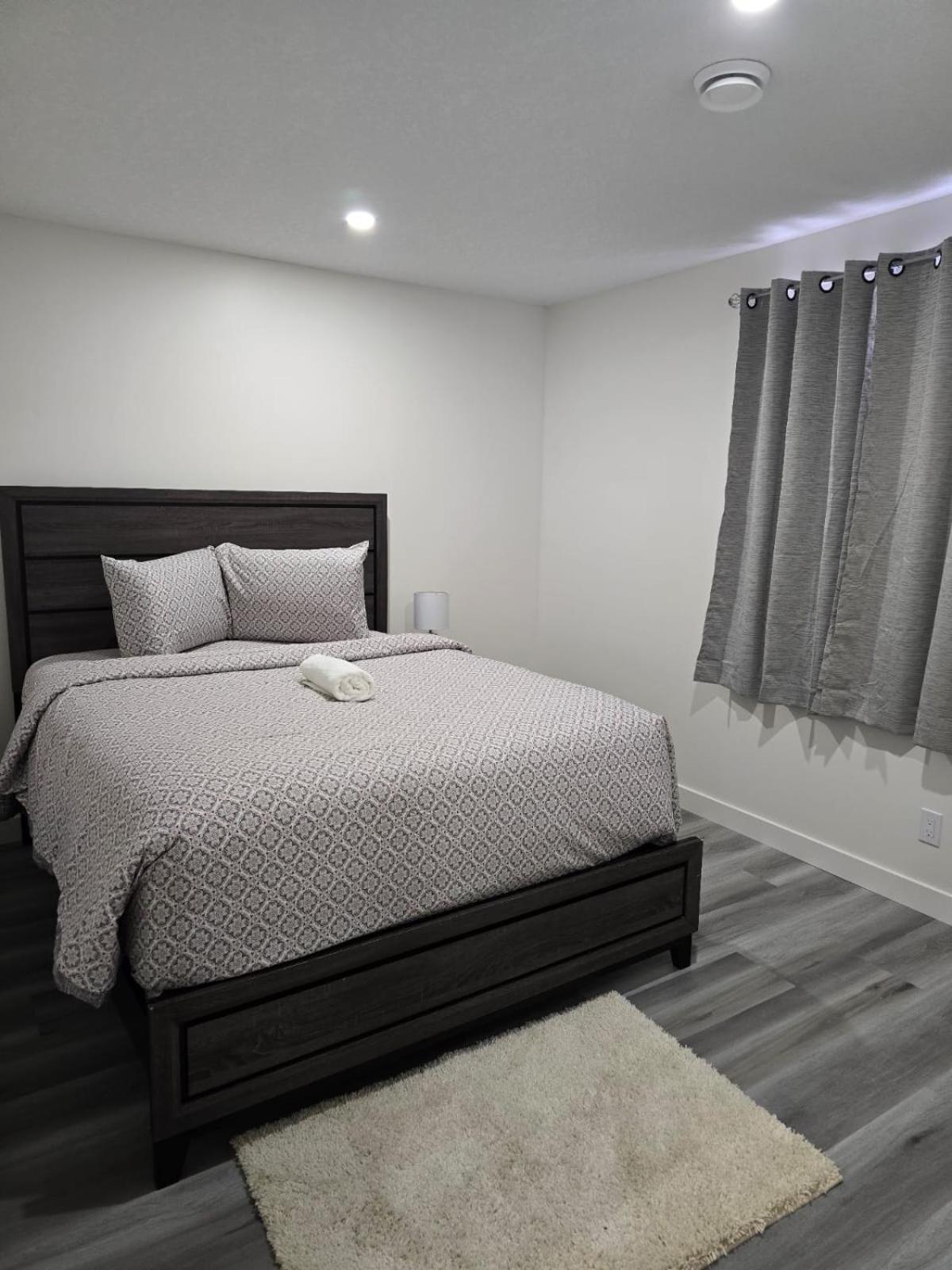 Two-Bedroom House photo 3