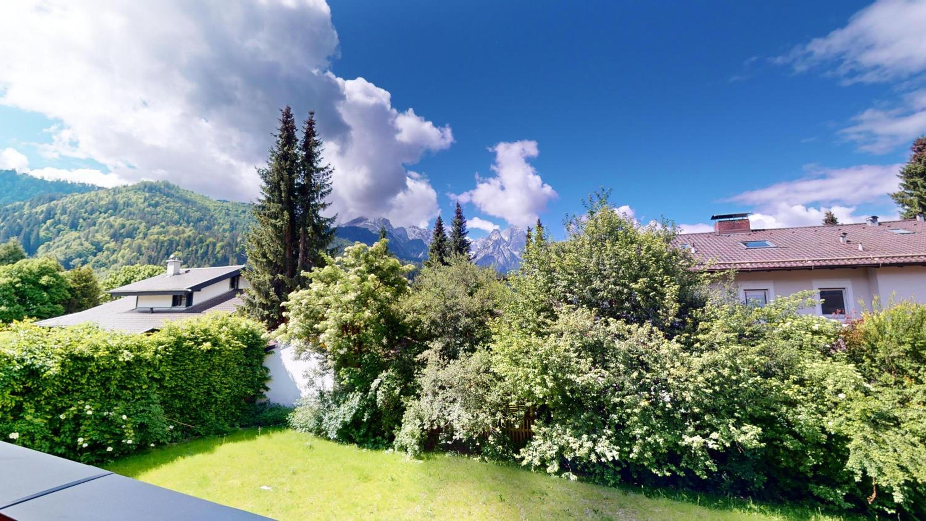 Apartment with Mountain View photo 2