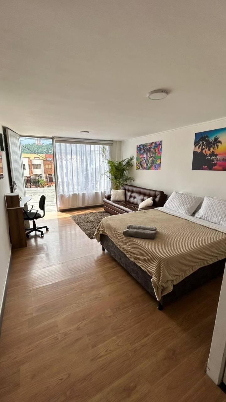 One-Bedroom Apartment photo 1