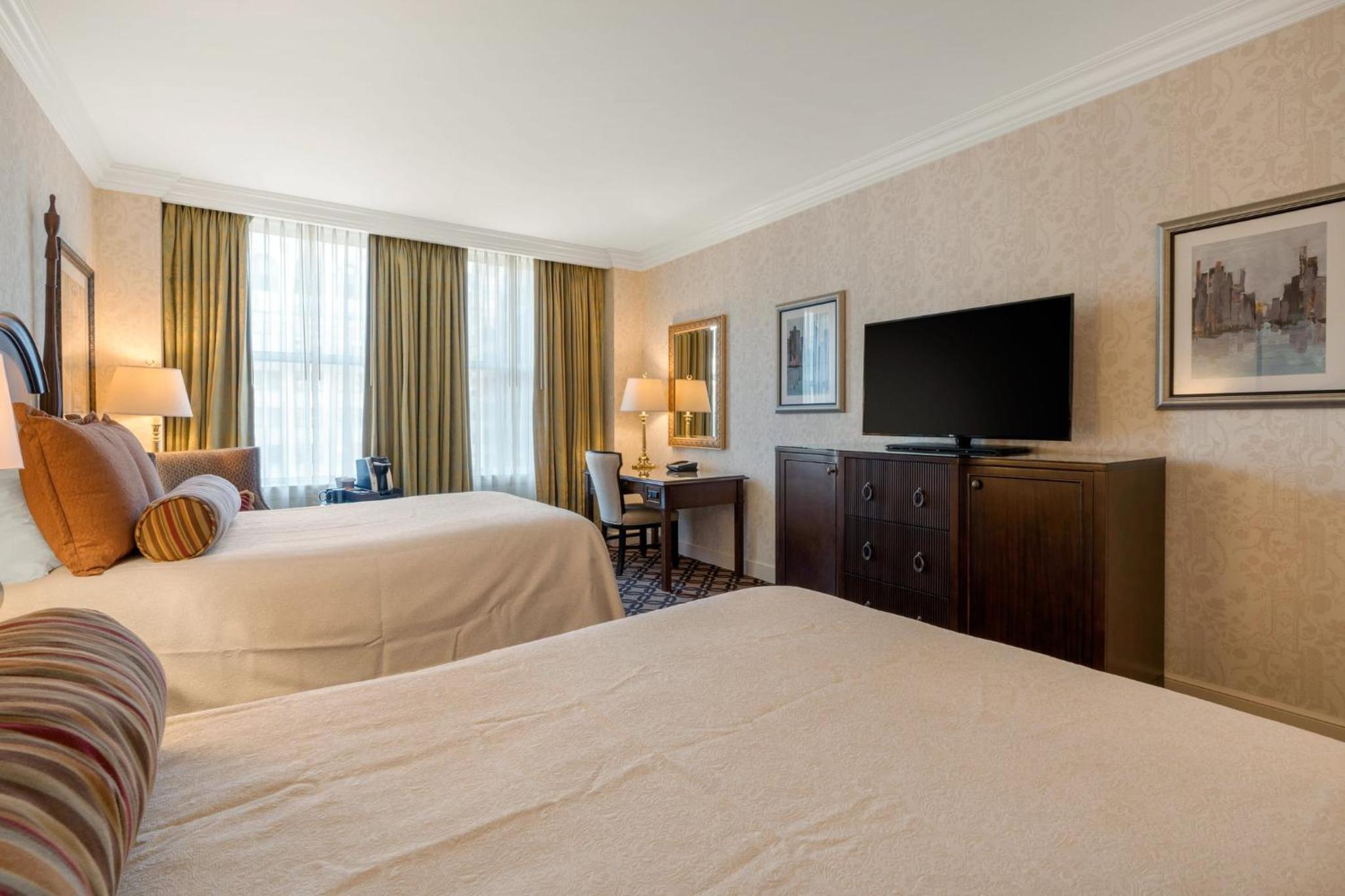 Premier Room with Two Double Beds - Photo 3