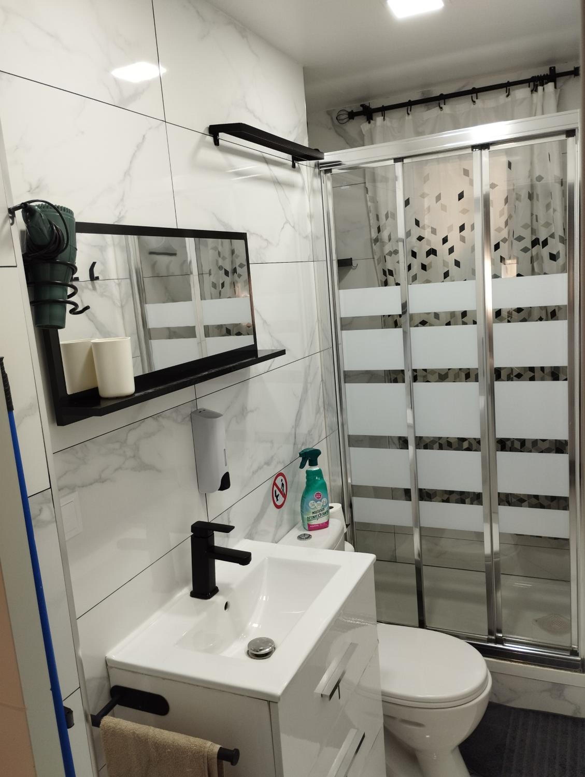Twin Room With Shared Bathroom photo 2