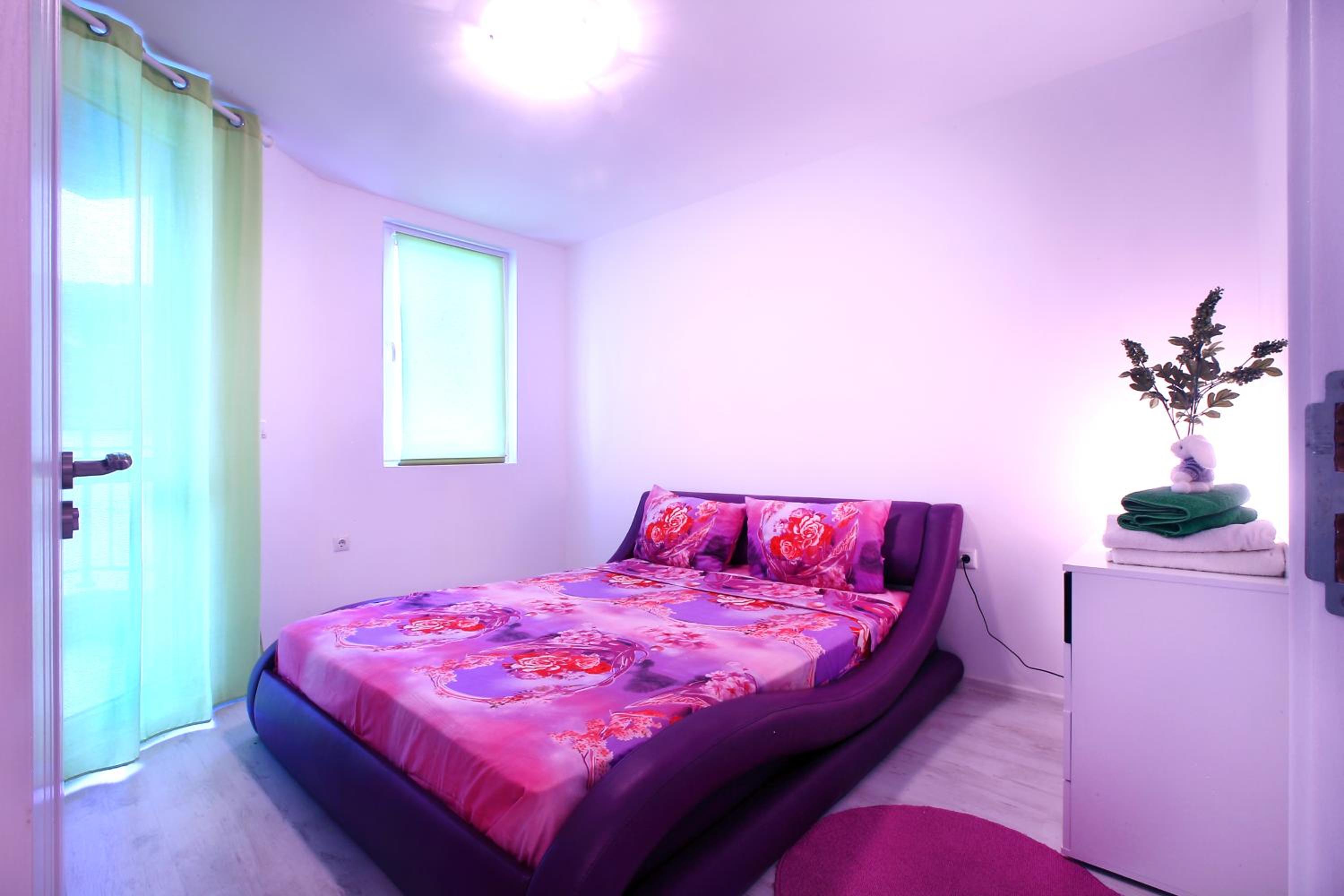 Deluxe One-Bedroom Apartment photo 1