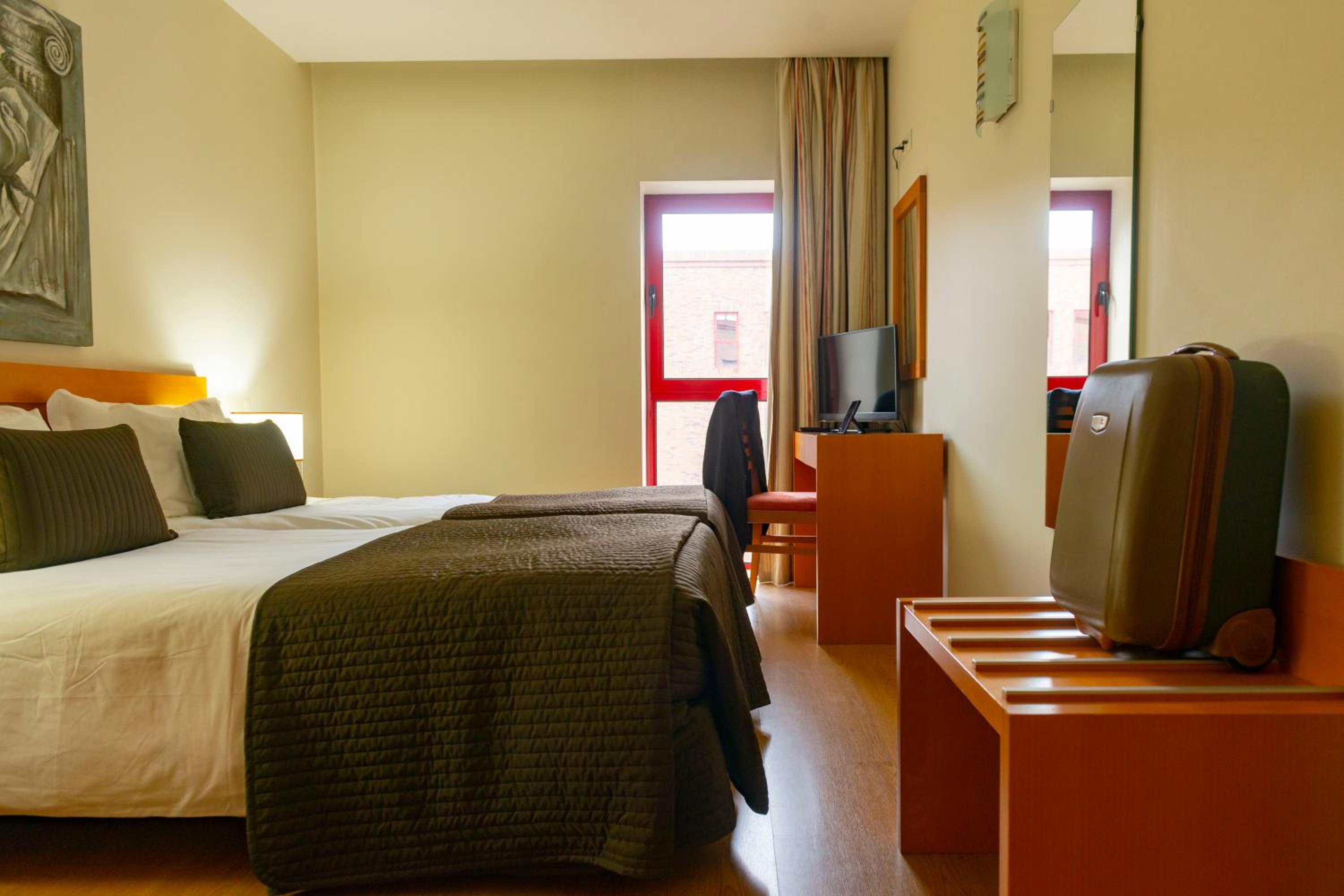 One-Bedroom Apartment - Photo 2