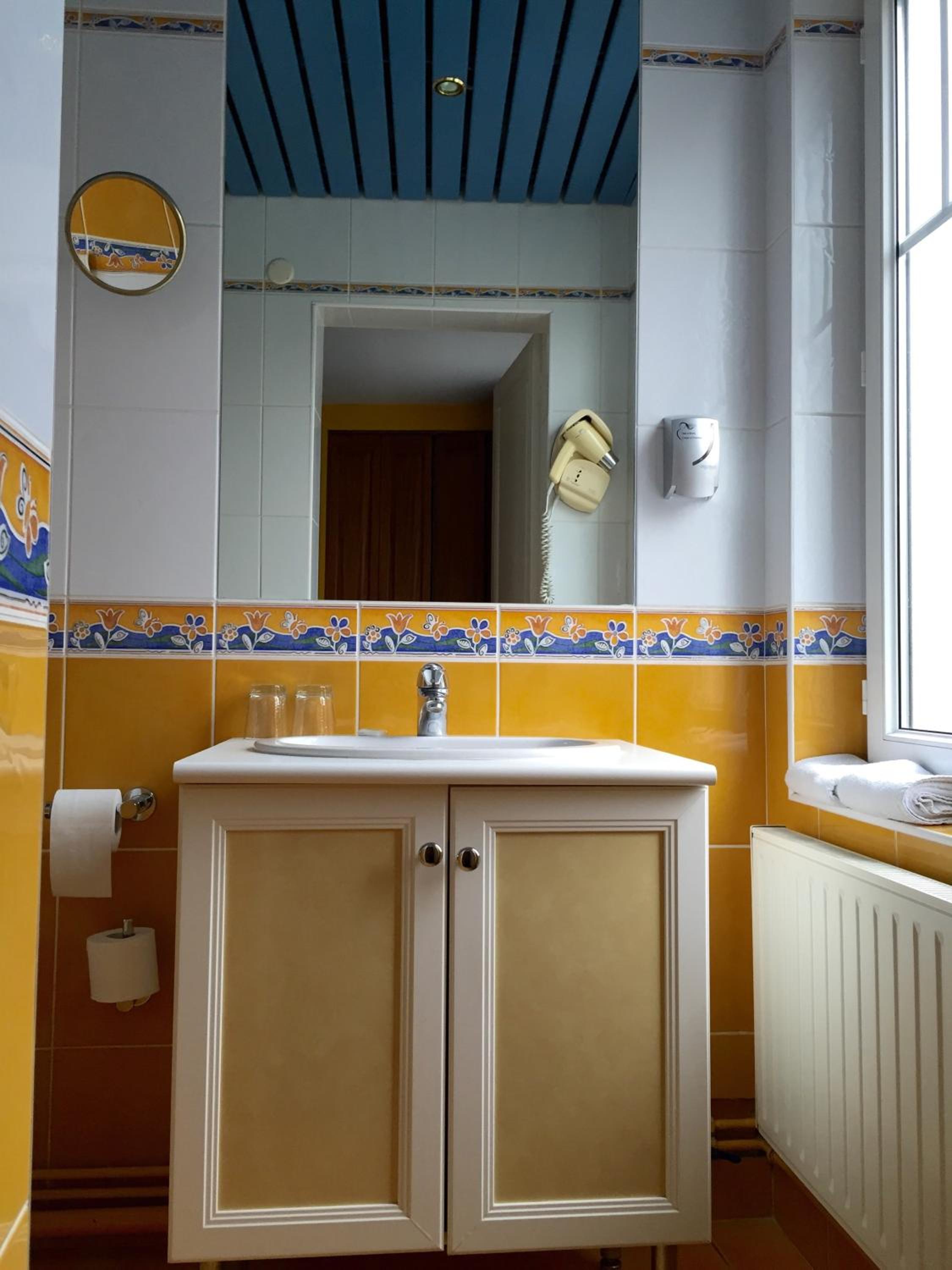 Comfort Double Room with Shower - Photo 5