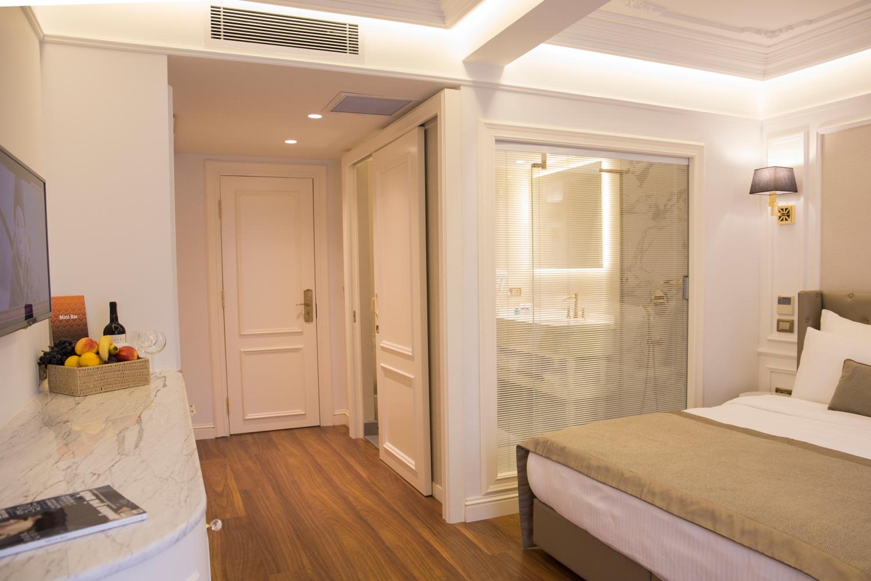 Deluxe Double Room photo 3