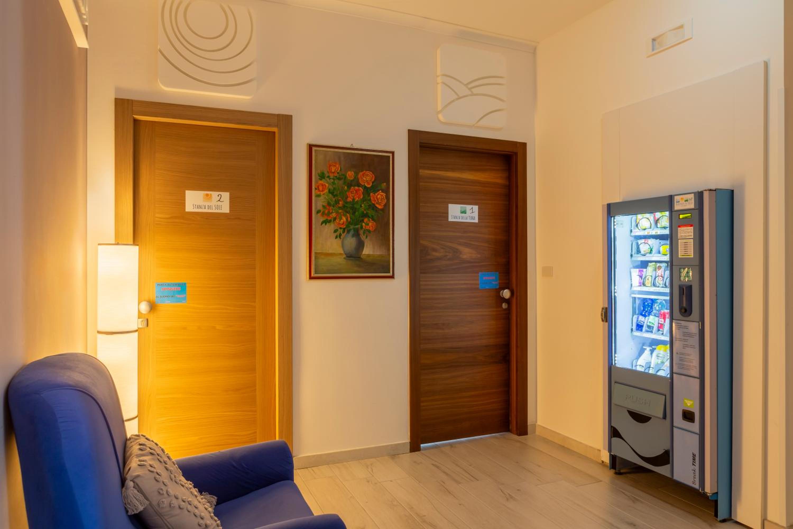 Deluxe Room - Photo 15