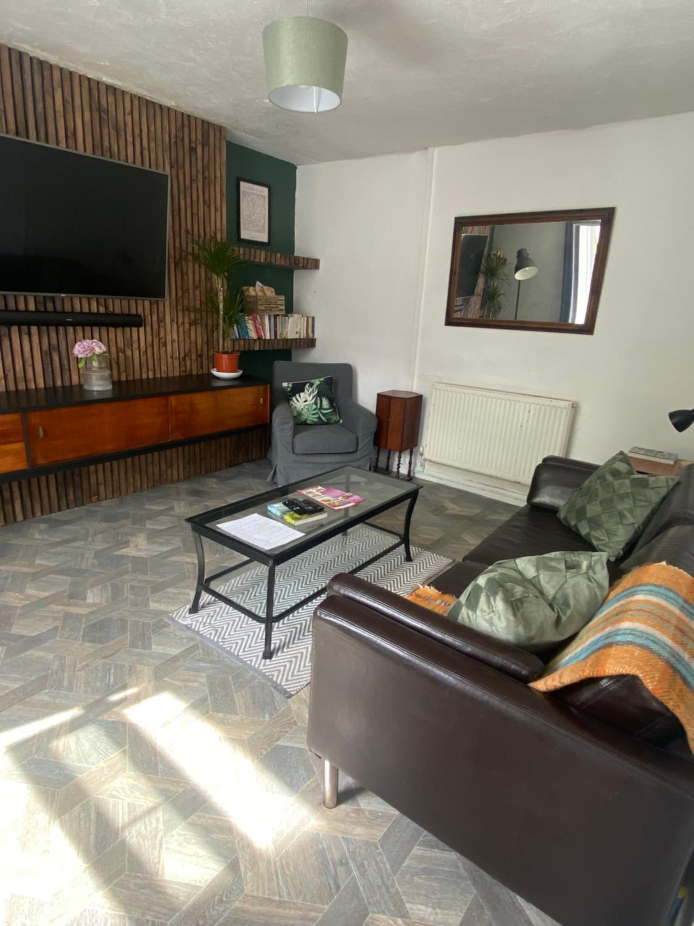 One-Bedroom House photo 1