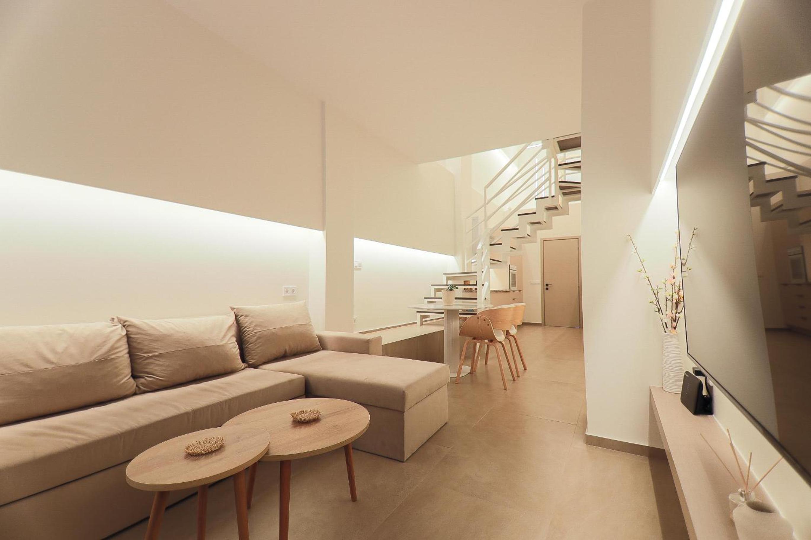 One-Bedroom Deluxe Apartment photo 2