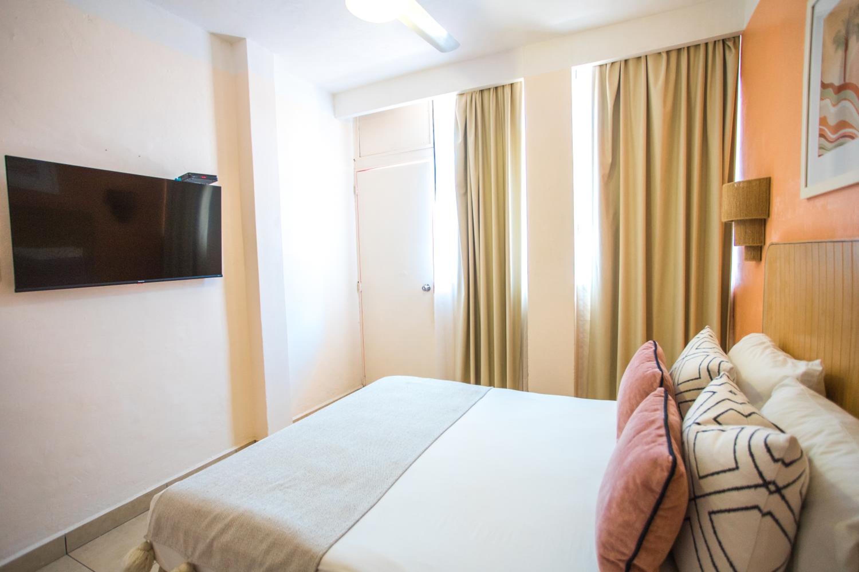 Standard Double Room photo 3