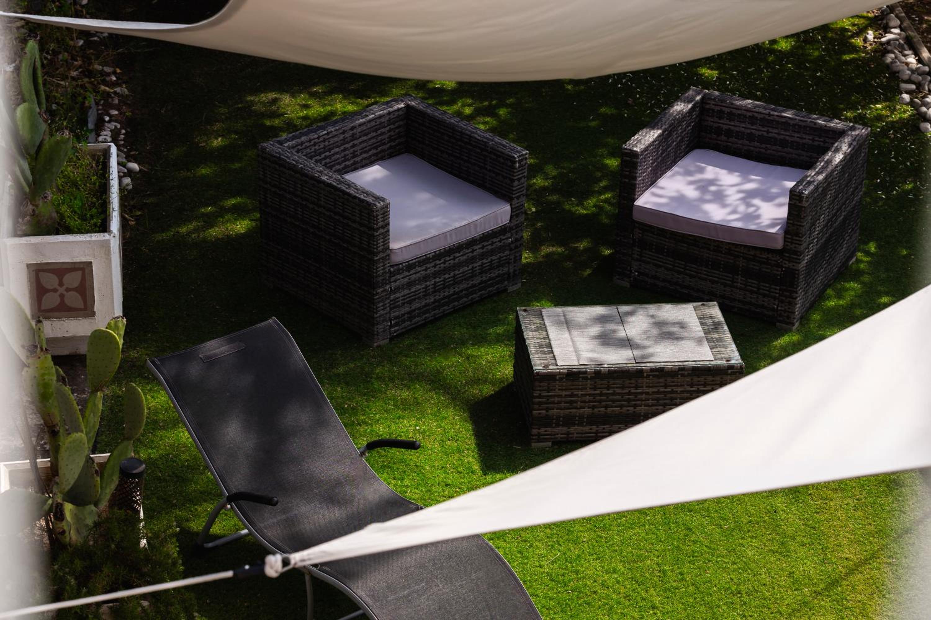 Double Room with Balcony - Photo 21