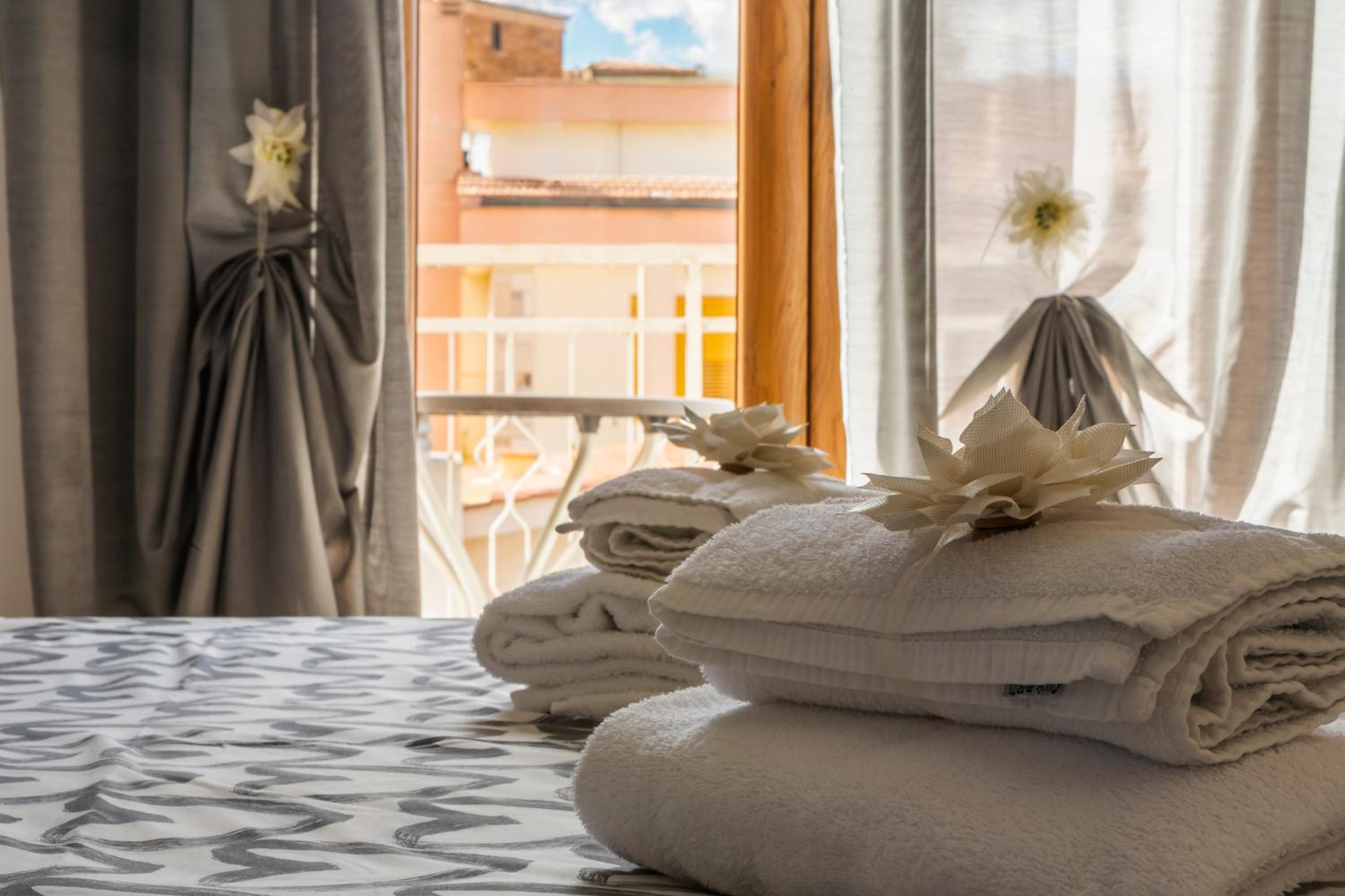 Double Room with Balcony - Photo 4