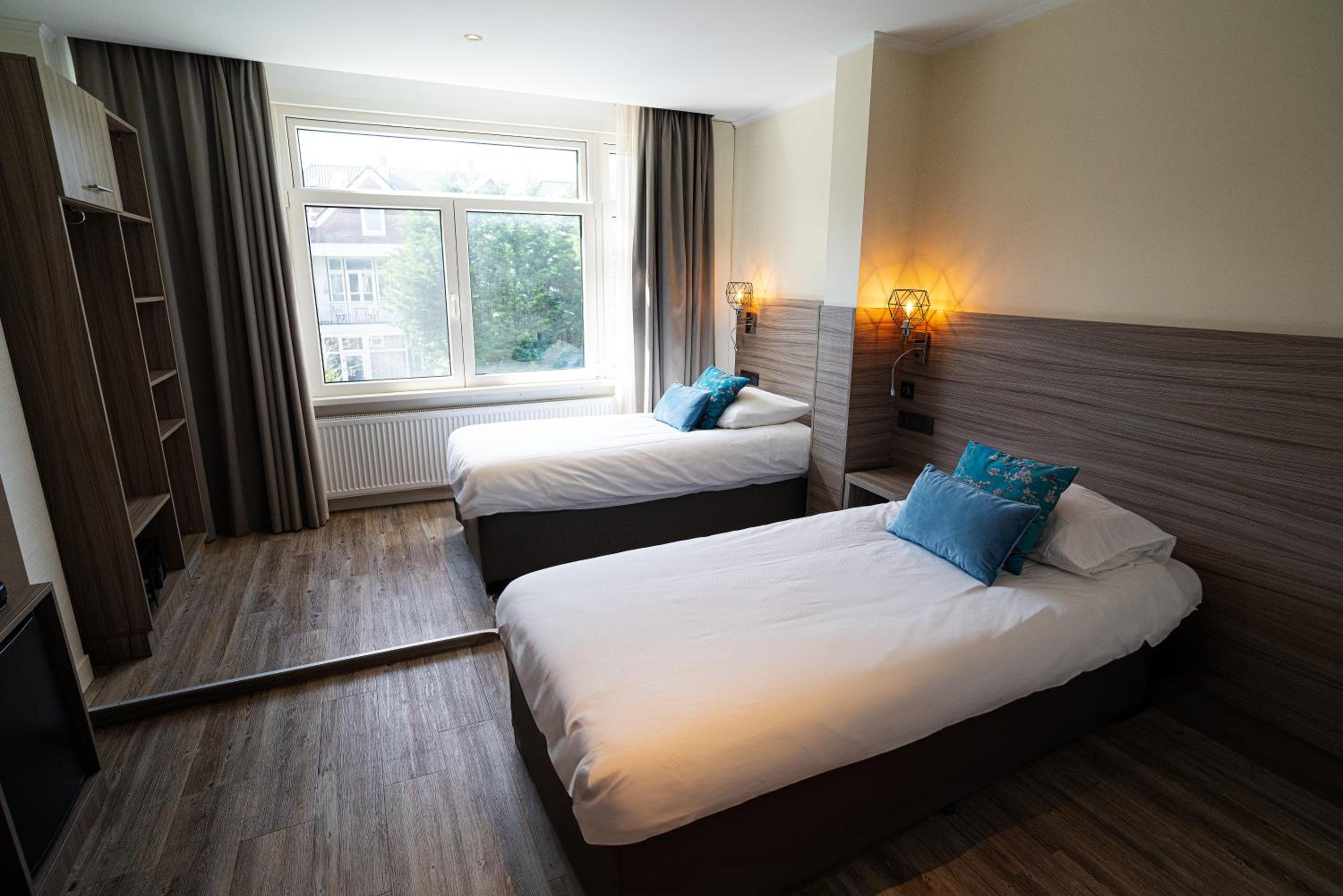 Standard Twin Room - Photo 4